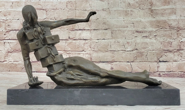 Guide to Embellishing Home Spaces Using Bronze Statues