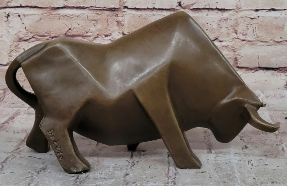 High-quality hot cast bronze sculpture with smooth finish