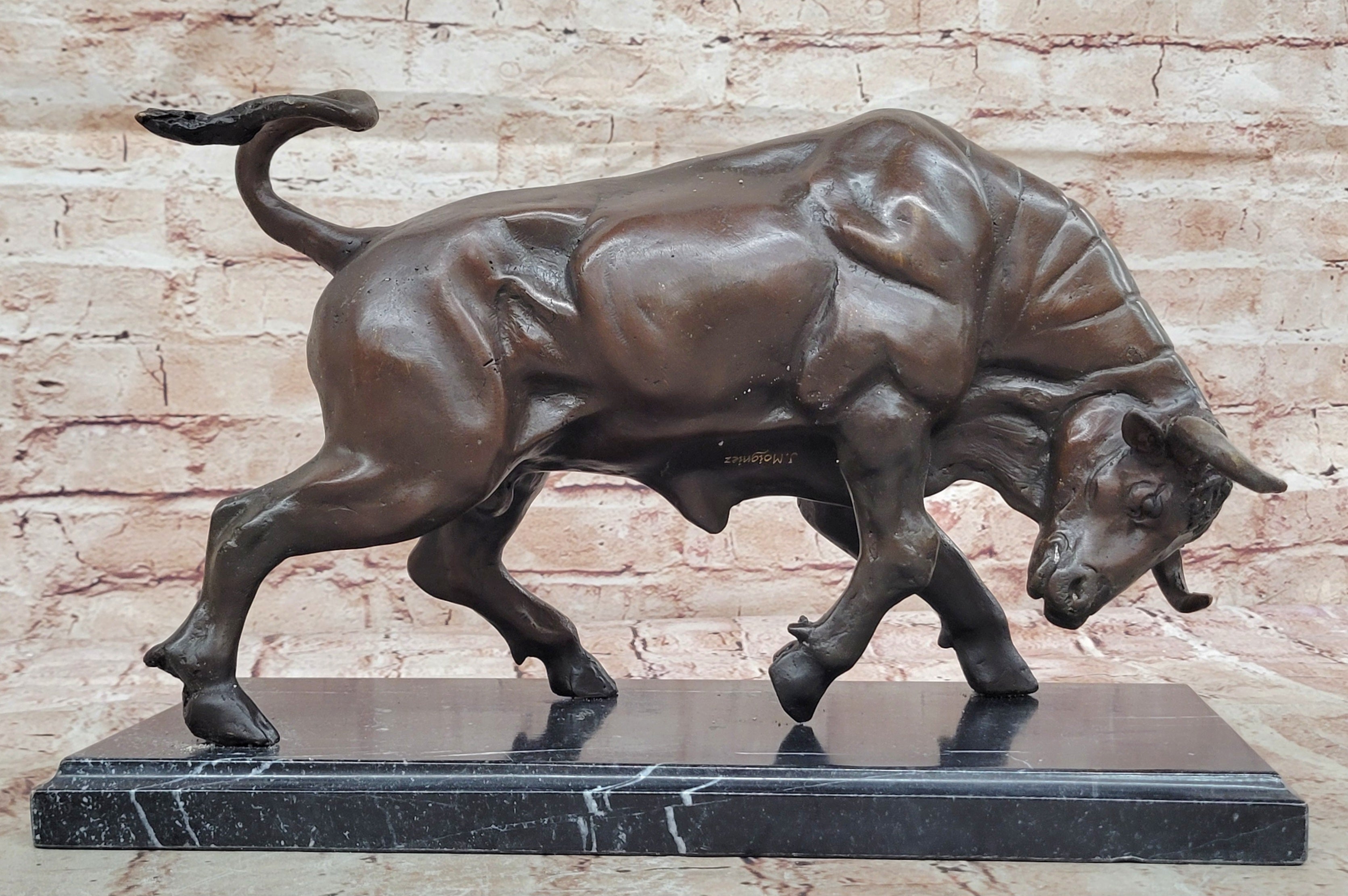 STOCK MARKET BULL BULLISG WALL STREET BRONZE SCULPTURE STATUE HOME OFFICE DECOR