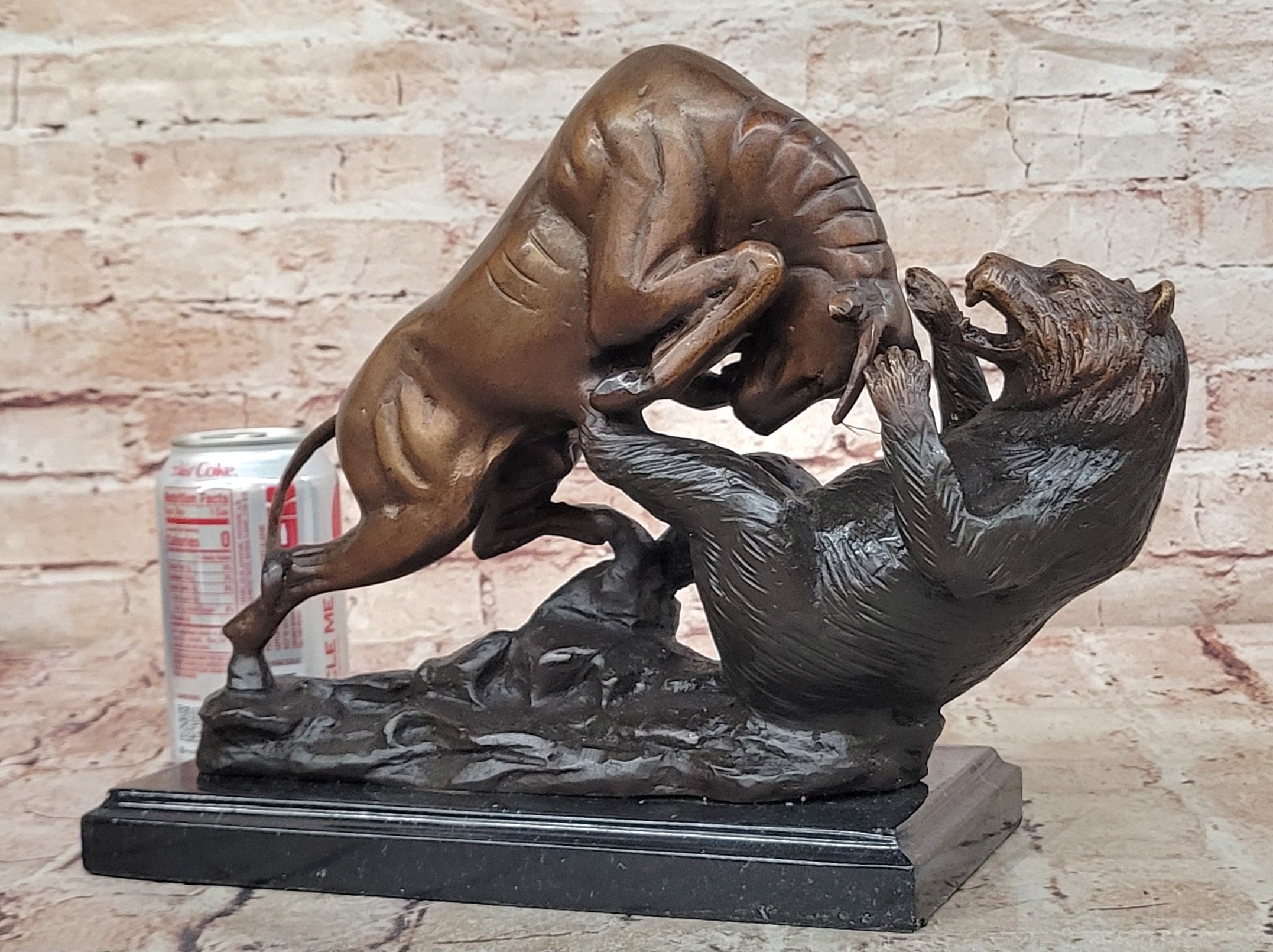 Hot Cast Detailed Bull Attacking Bear Bronze Masterpiece Classic Artwork Sculpture