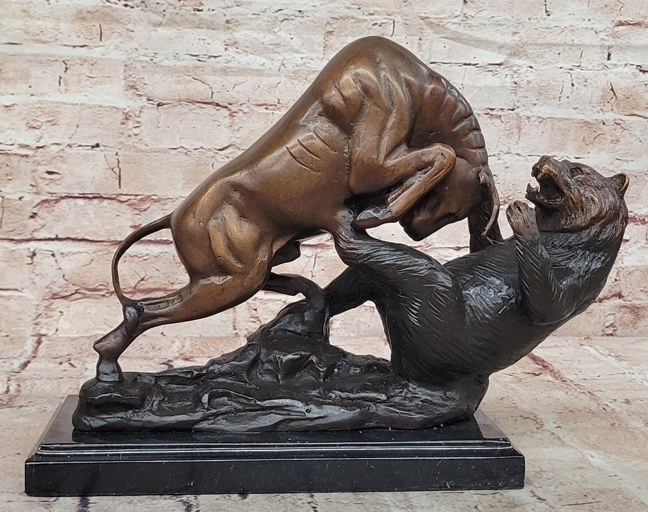 Hot Cast Detailed Bull Attacking Bear Bronze Masterpiece Classic Artwork Sculpture