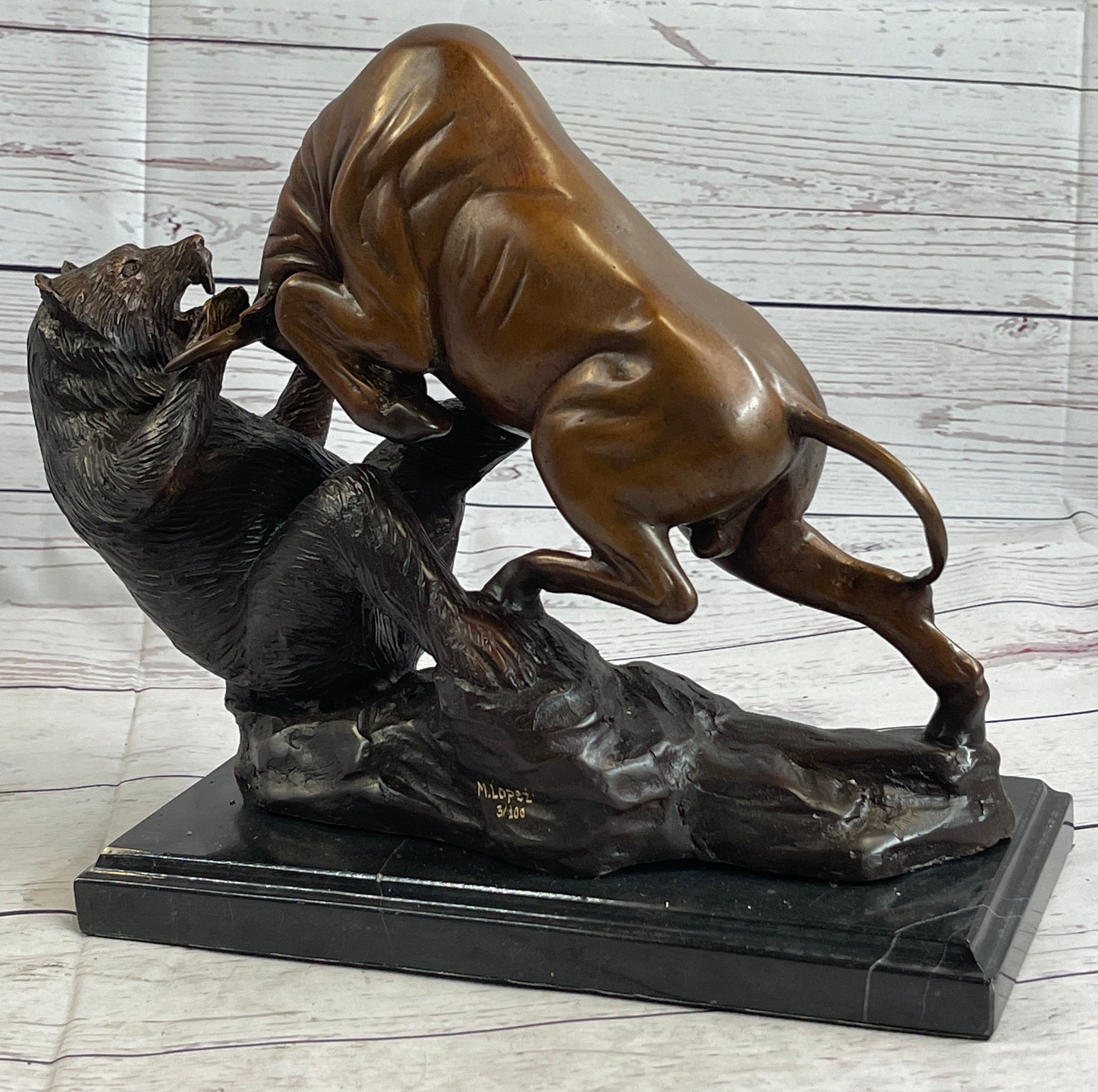 Hot Cast Detailed Bull Attacking Bear Bronze Masterpiece Classic Artwork Sculpture