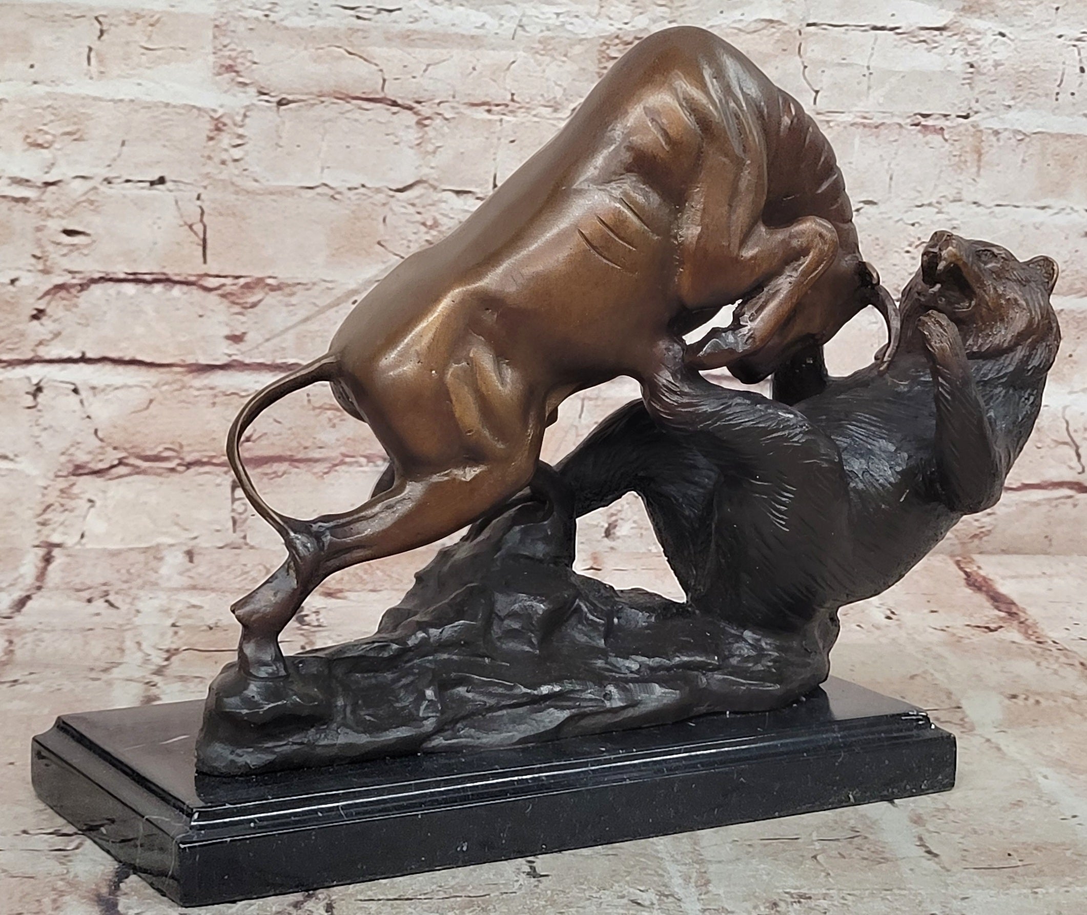 Hot Cast Detailed Bull Attacking Bear Bronze Masterpiece Classic Artwork Sculpture