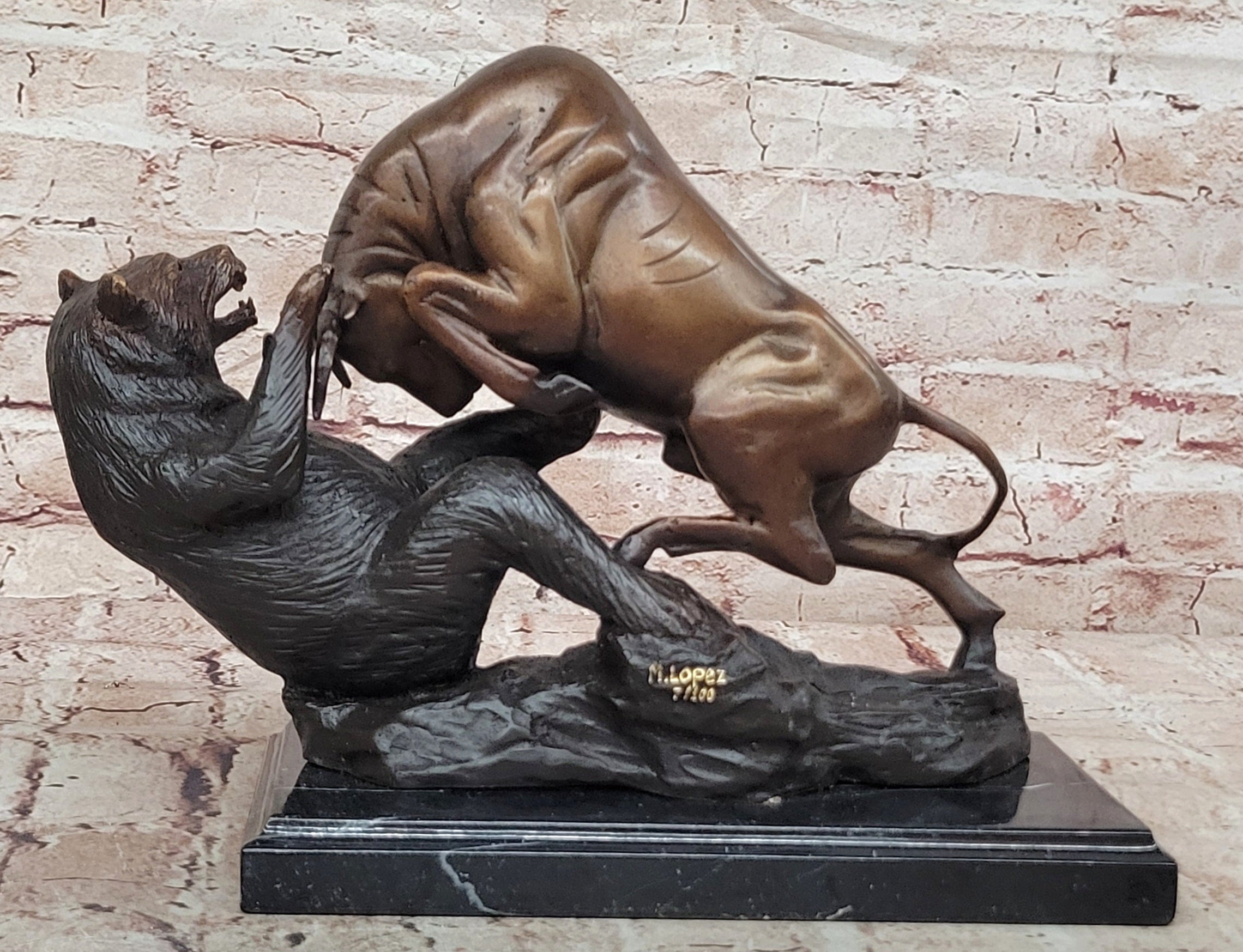 Hot Cast Detailed Bull Attacking Bear Bronze Masterpiece Classic Artwork Sculpture