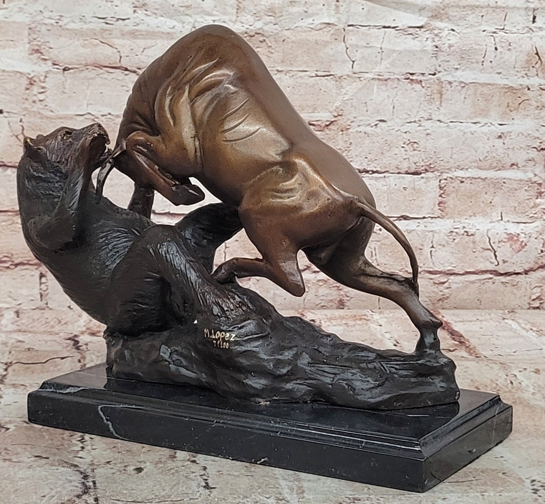 Hot Cast Detailed Bull Attacking Bear Bronze Masterpiece Classic Artwork Sculpture