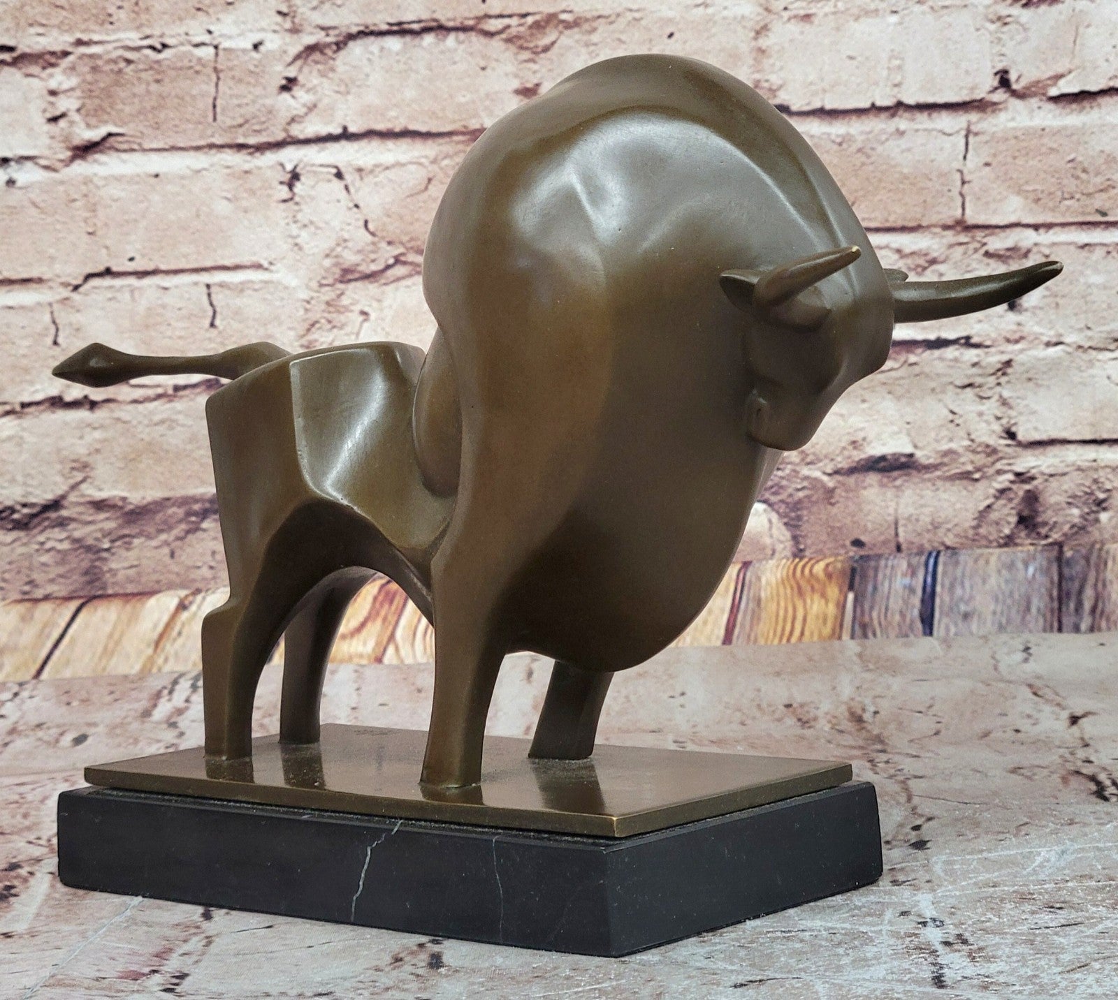 Milo Bronze Bull Statue – Handmade Modern Art Sculpture for Home Decor