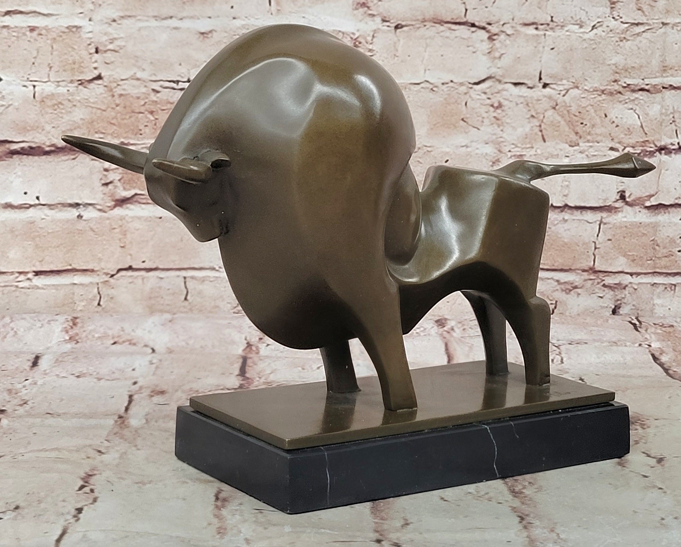 Milo Bronze Bull Statue – Handmade Modern Art Sculpture for Home Decor