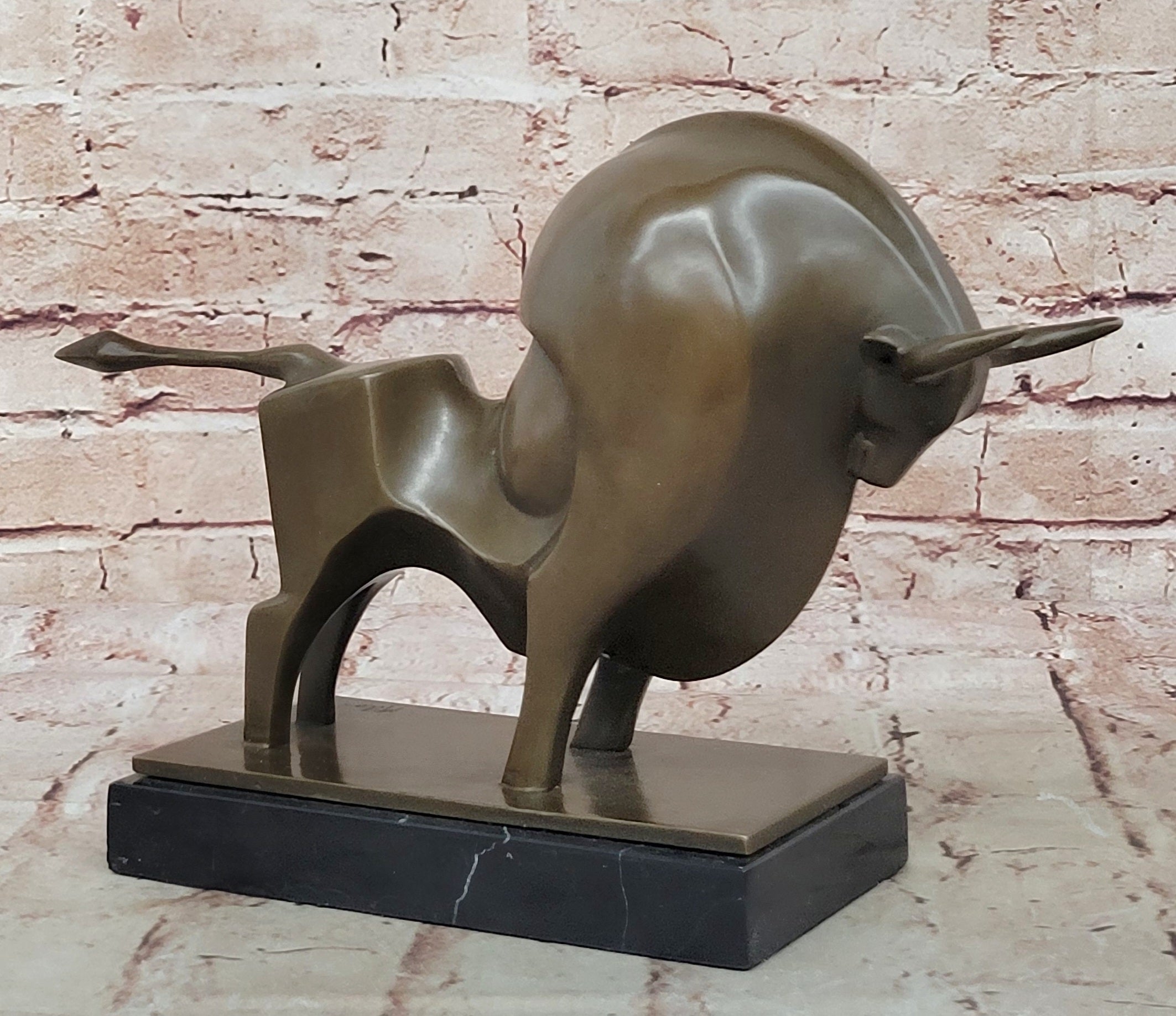 Milo Bronze Bull Statue – Handmade Modern Art Sculpture for Home Decor