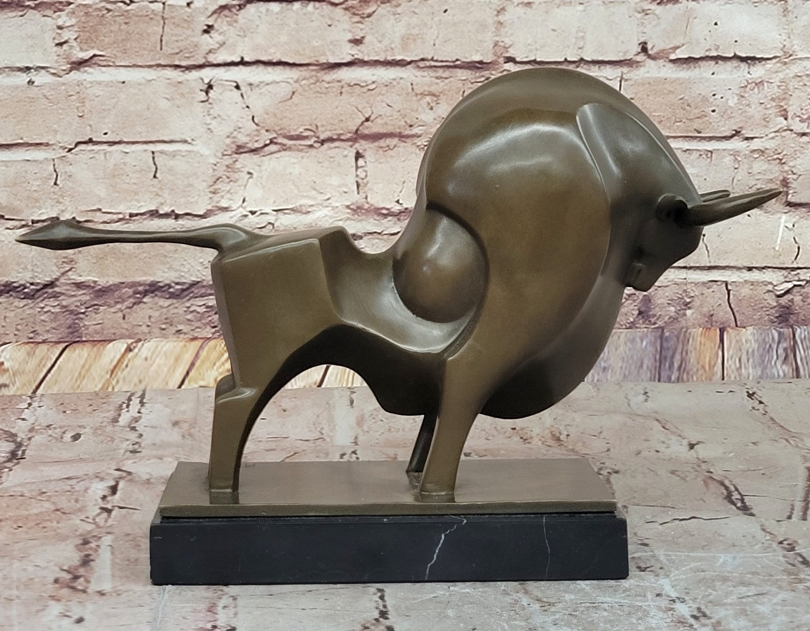 Milo Bronze Bull Statue – Handmade Modern Art Sculpture for Home Decor