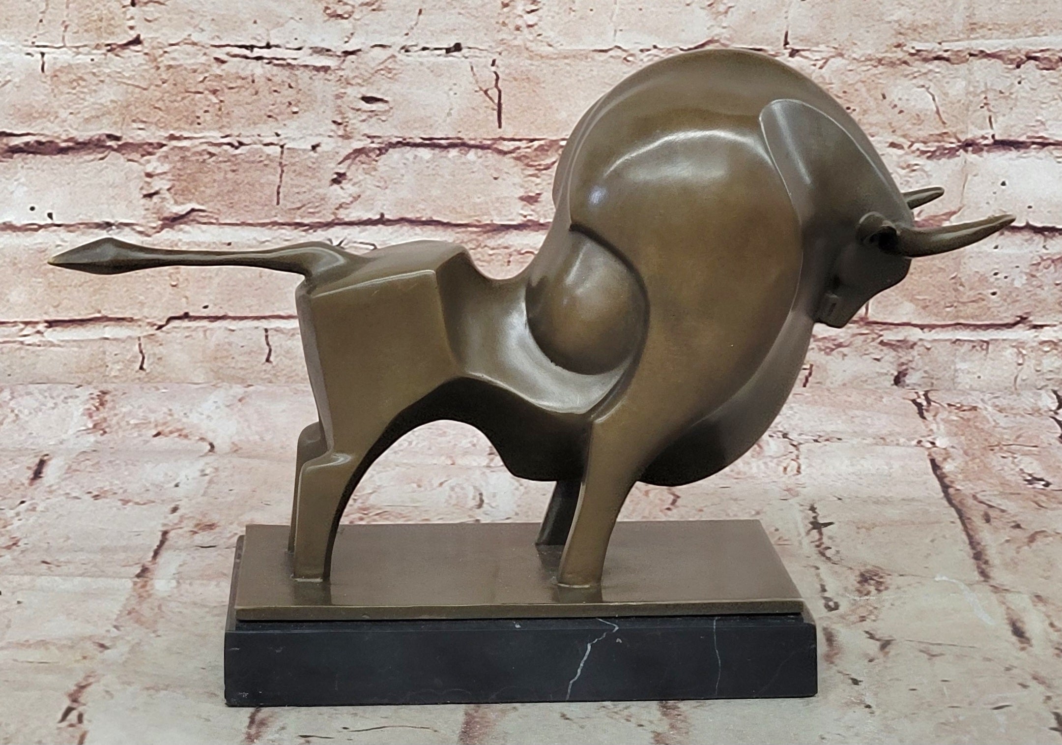 Milo Bronze Bull Statue – Handmade Modern Art Sculpture for Home Decor