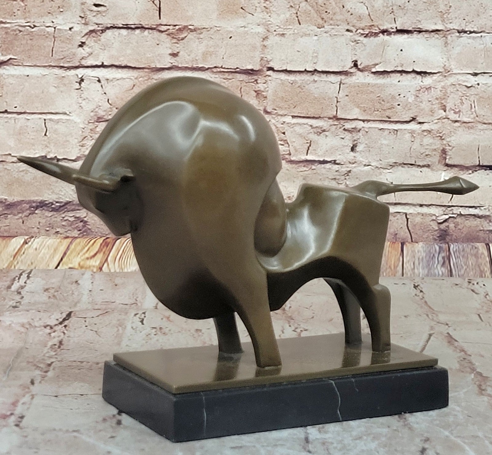 Milo Bronze Bull Statue – Handmade Modern Art Sculpture for Home Decor