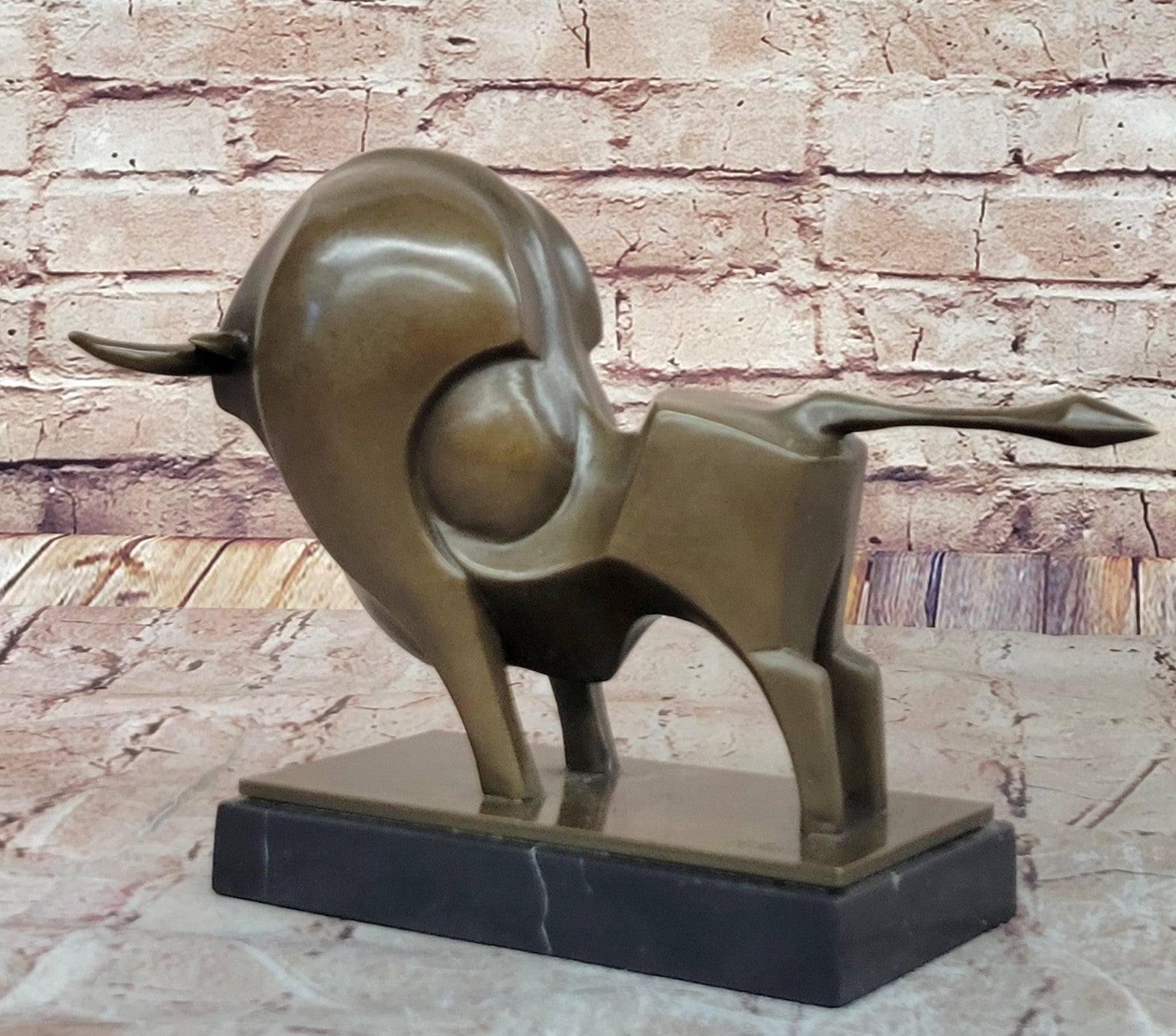 Milo Bronze Bull Statue – Handmade Modern Art Sculpture for Home Decor
