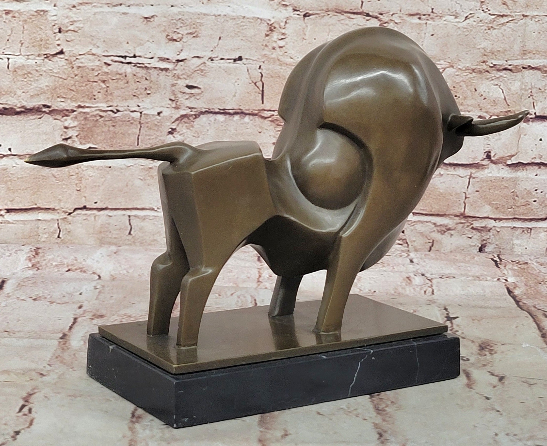 Milo Bronze Bull Statue – Handmade Modern Art Sculpture for Home Decor