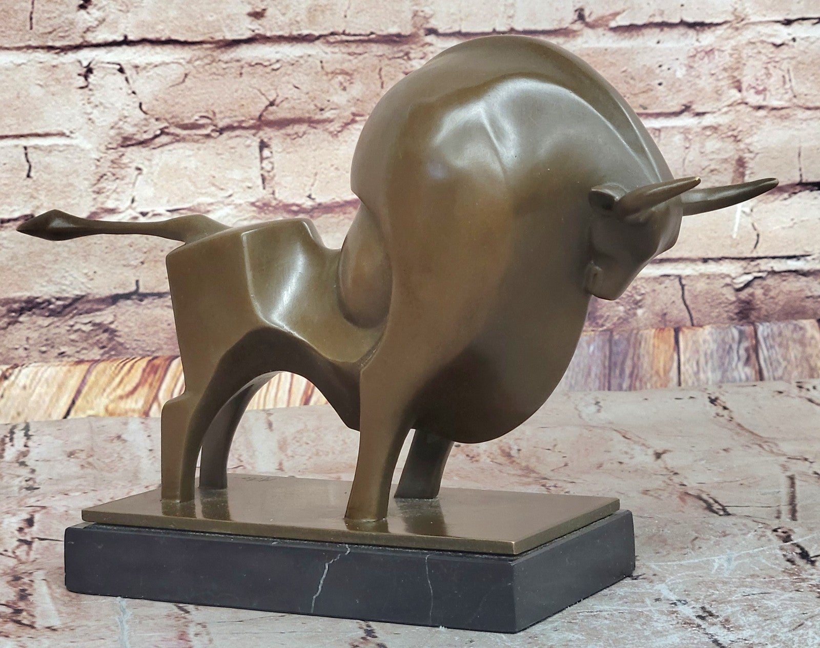 Milo Bronze Bull Statue – Handmade Modern Art Sculpture for Home Decor