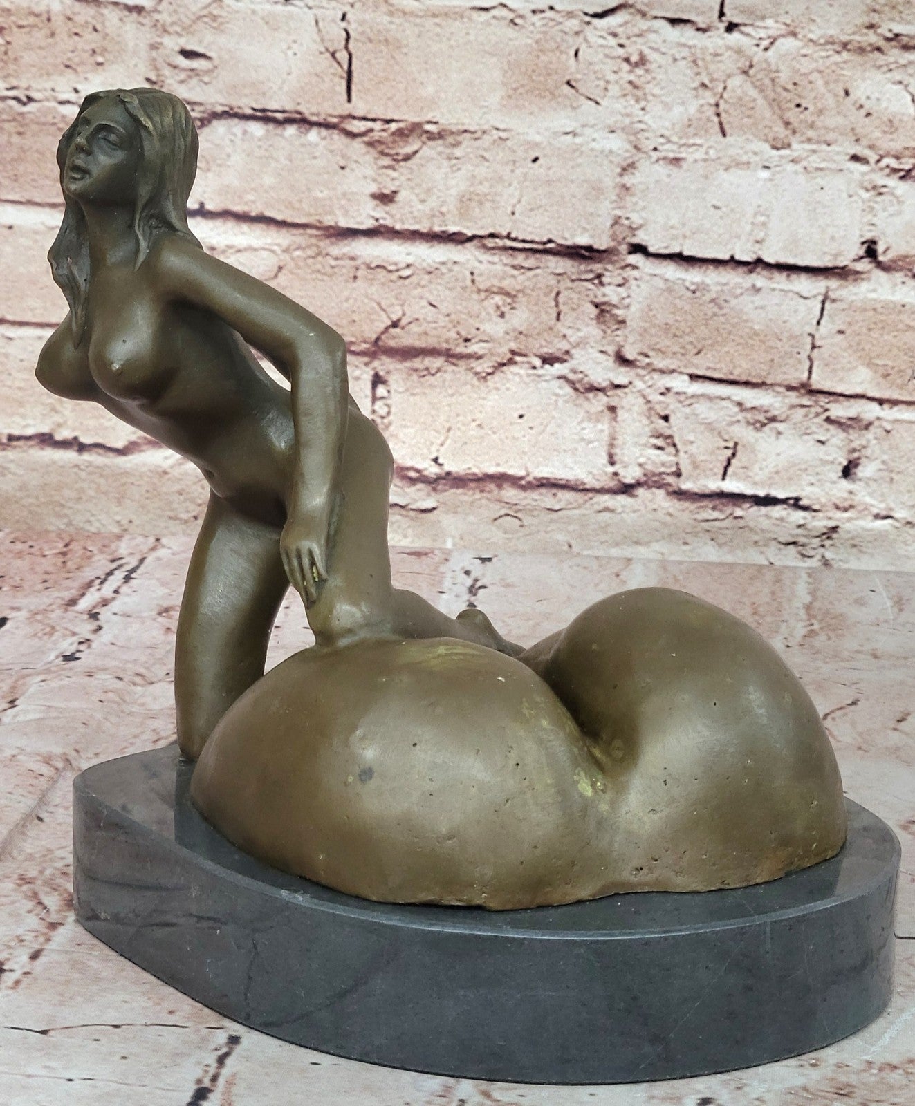 Abstract Modern Erotic Art Sexy Gal Showing Big Ass Bronze Sculpture Figurine
