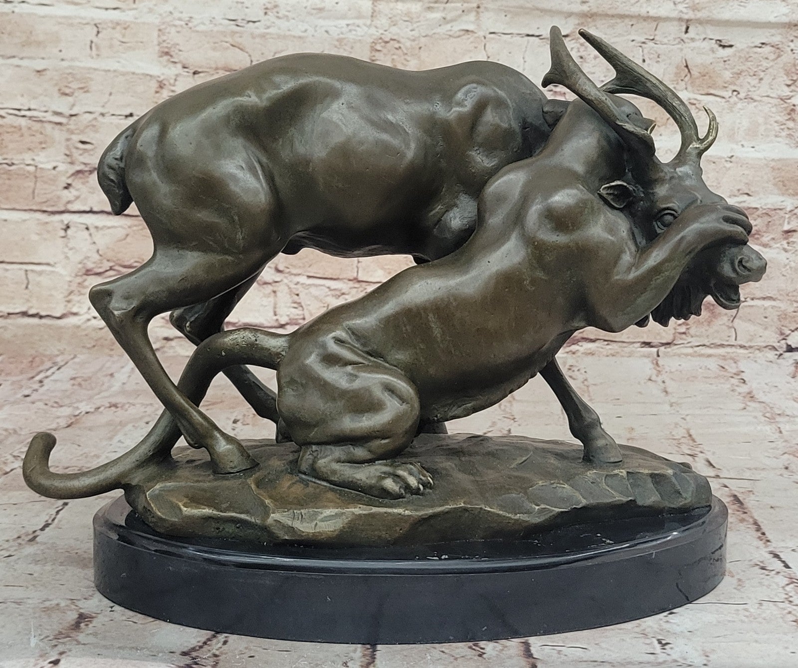 CONFRONTATION BETWEEN LION AND ELK DEER BRONZE STATUE SCULPTURE DÉCOR