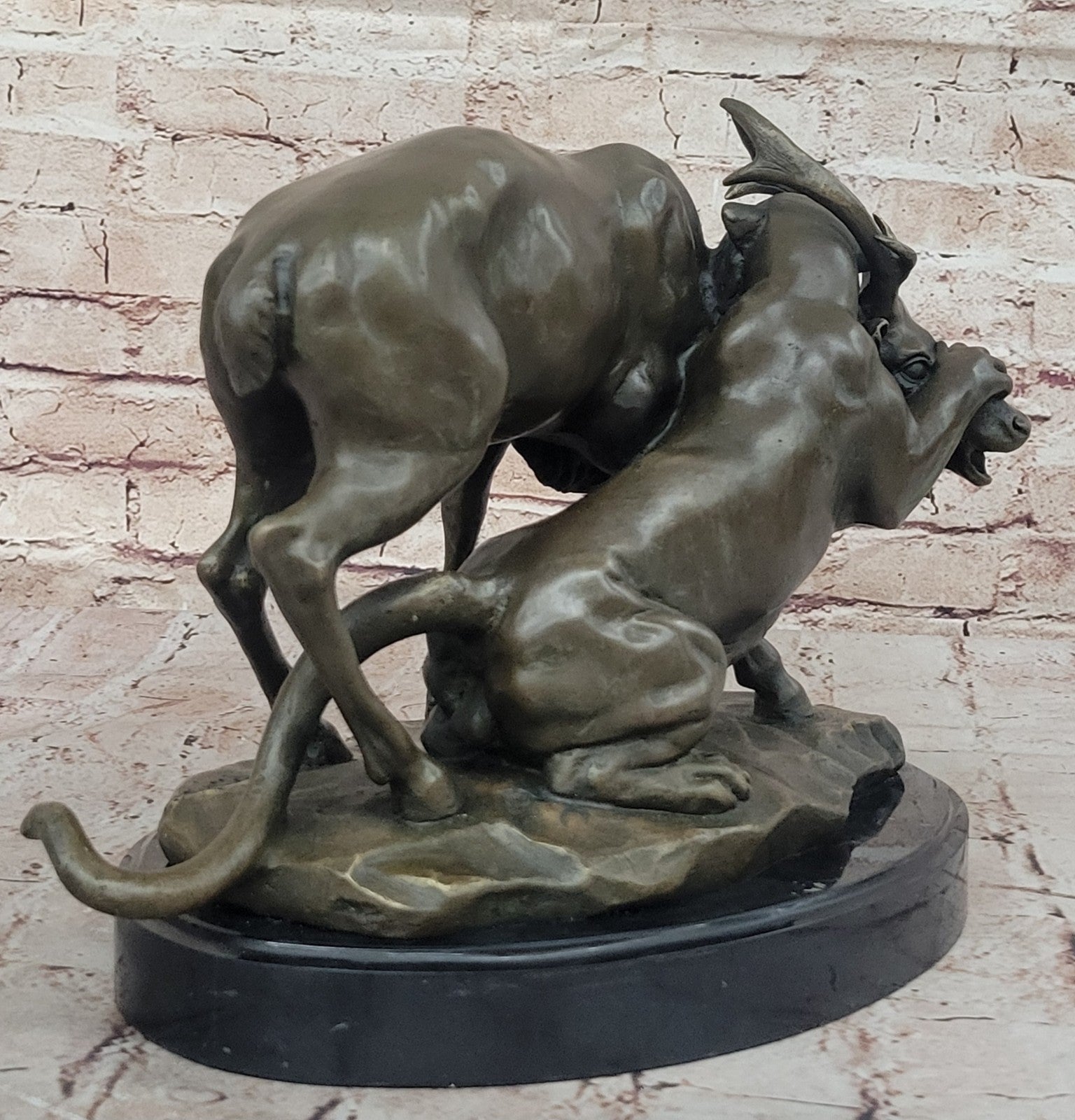 CONFRONTATION BETWEEN LION AND ELK DEER BRONZE STATUE SCULPTURE DÉCOR