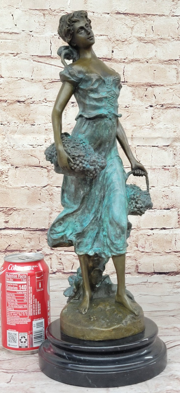 Hot Cast Bronze Thanksgiving Harvest Farmer Girl Statue Sculpture Figurine Art