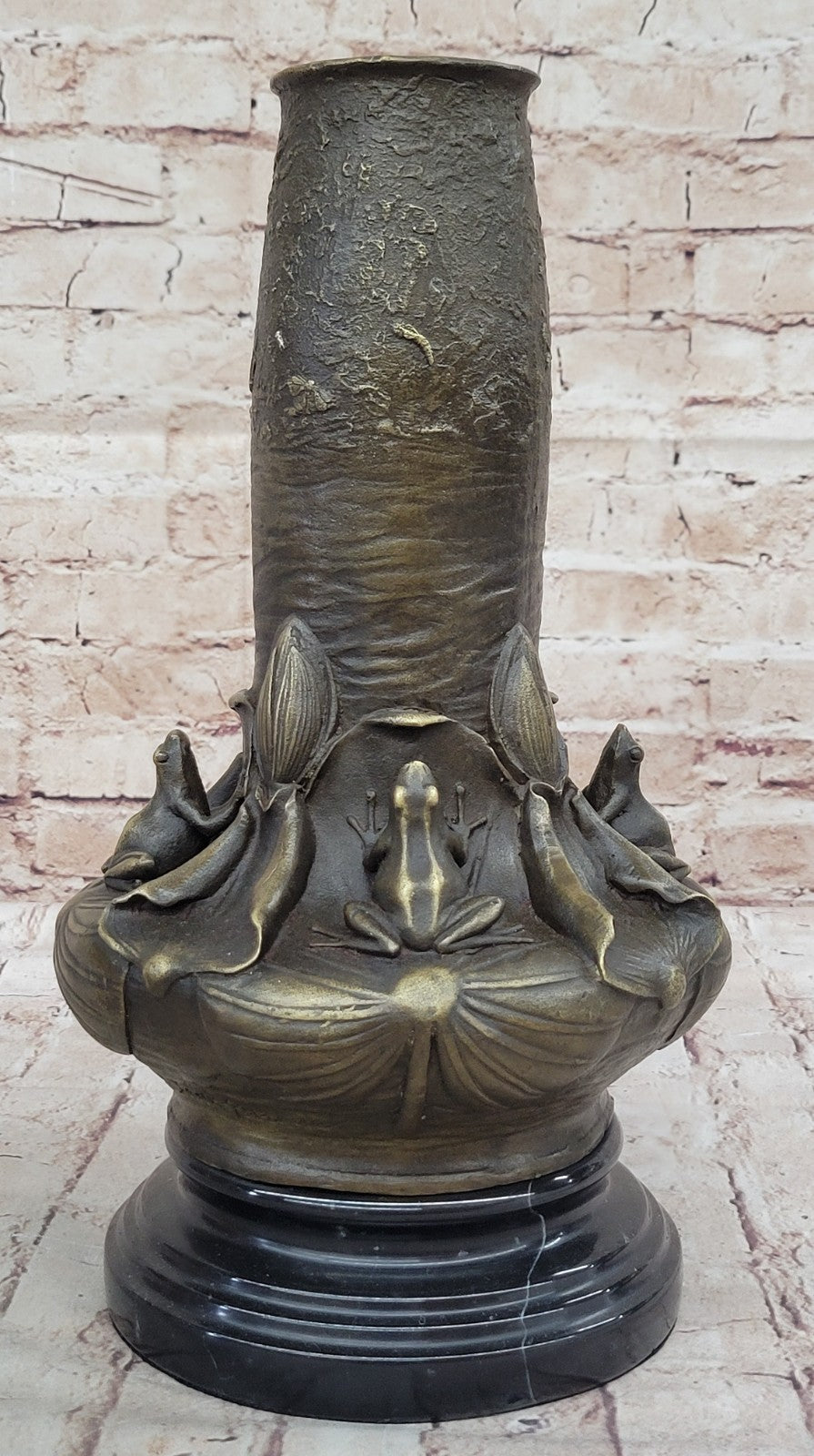 LEAPING FROG ON LILLY POND BRONZE VASE SCULPTURE HOT CAST MARBLE BASE FIGURINE