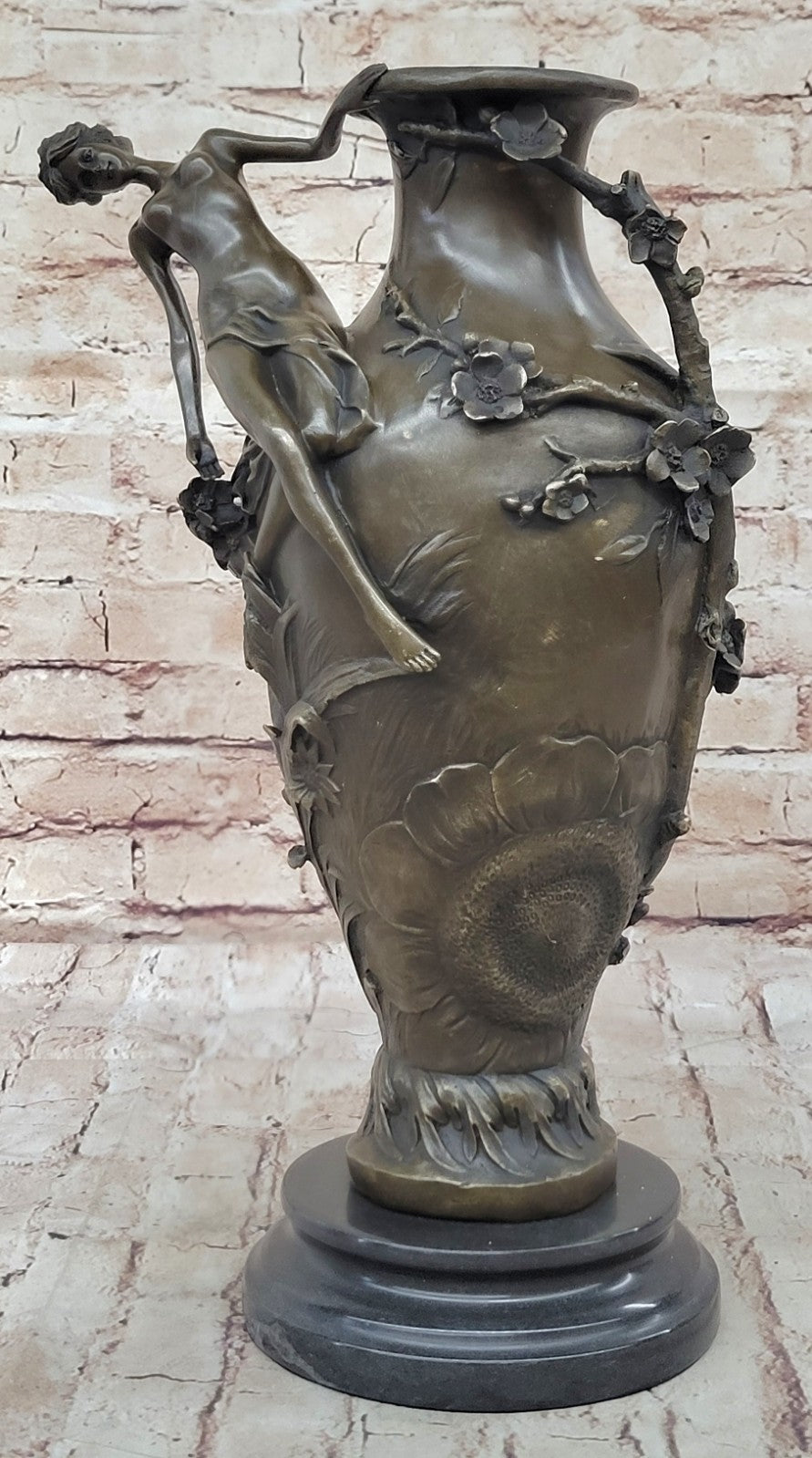 Vase Figurine Flower Art Deco Style Nouveau Style 100% Pure Bronze Centerpiece