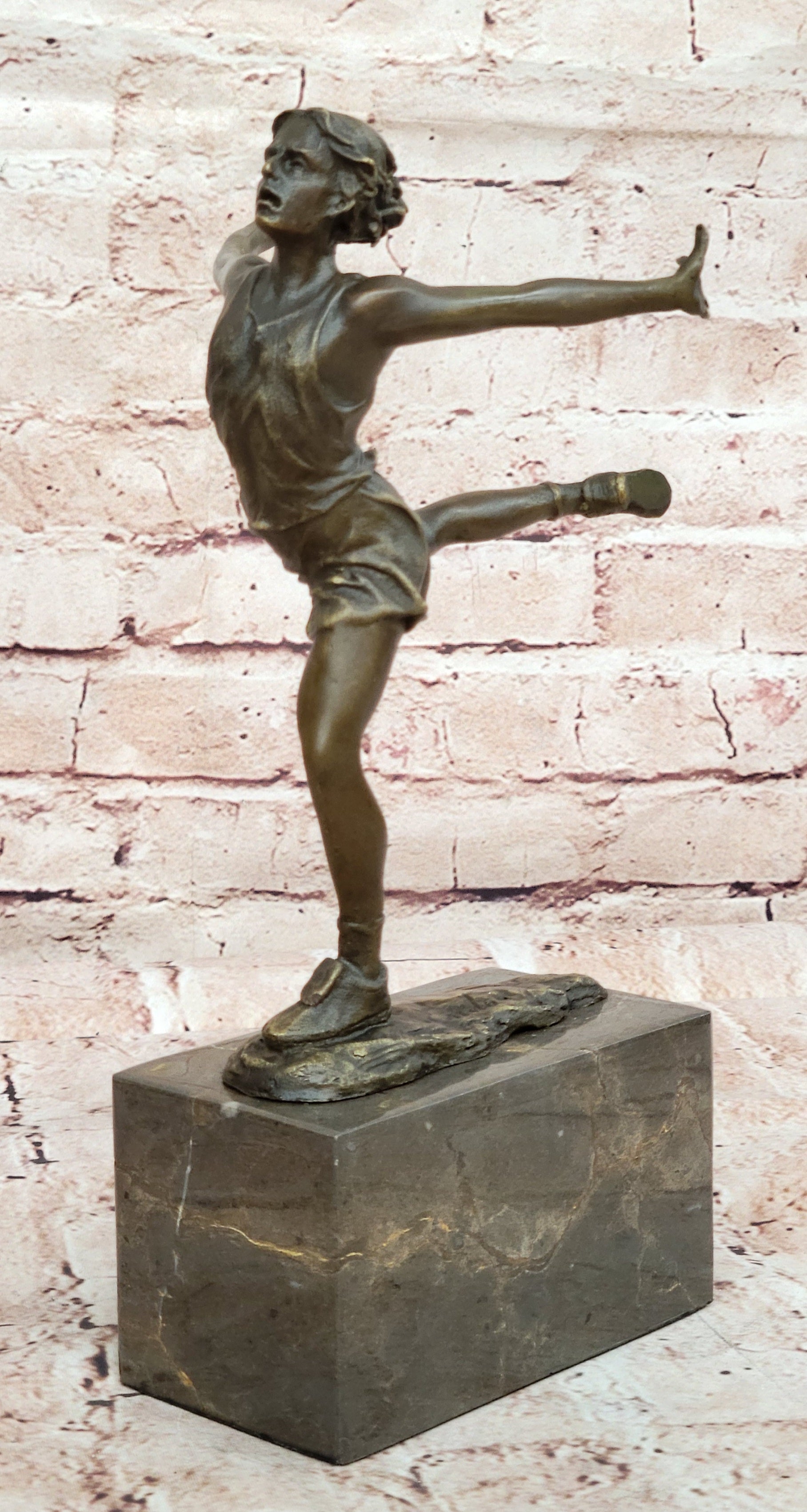 Bronze sculpture of a track and field runner in the starting Original by M.Lopez