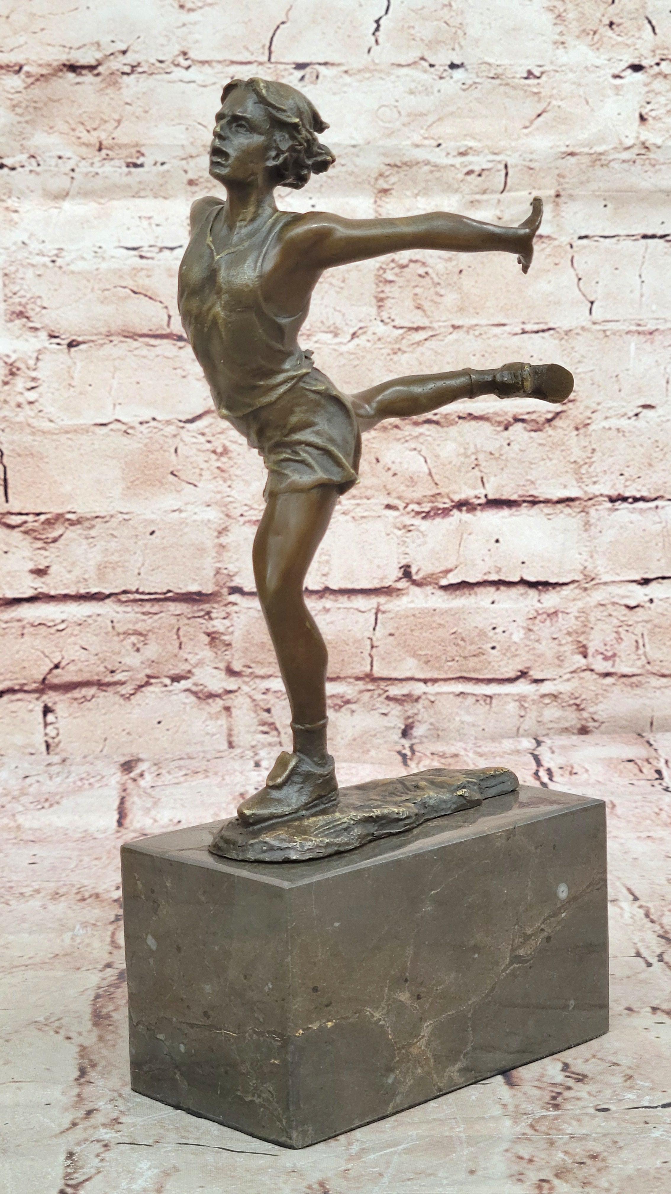 Bronze sculpture of a track and field runner in the starting Original by M.Lopez