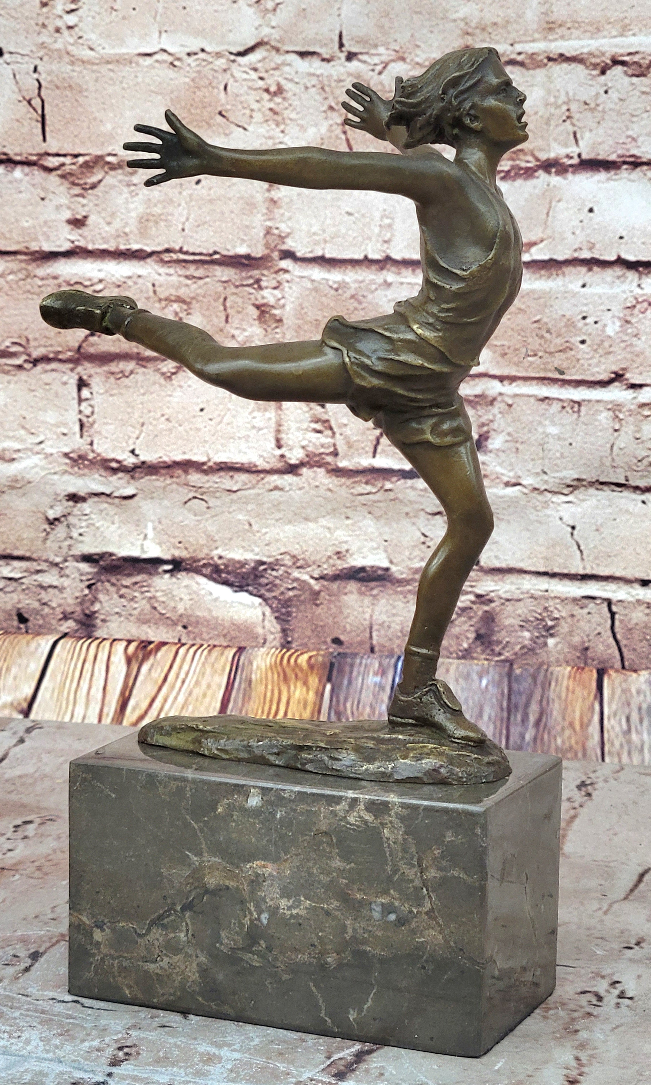 Bronze sculpture of a track and field runner in the starting Original by M.Lopez