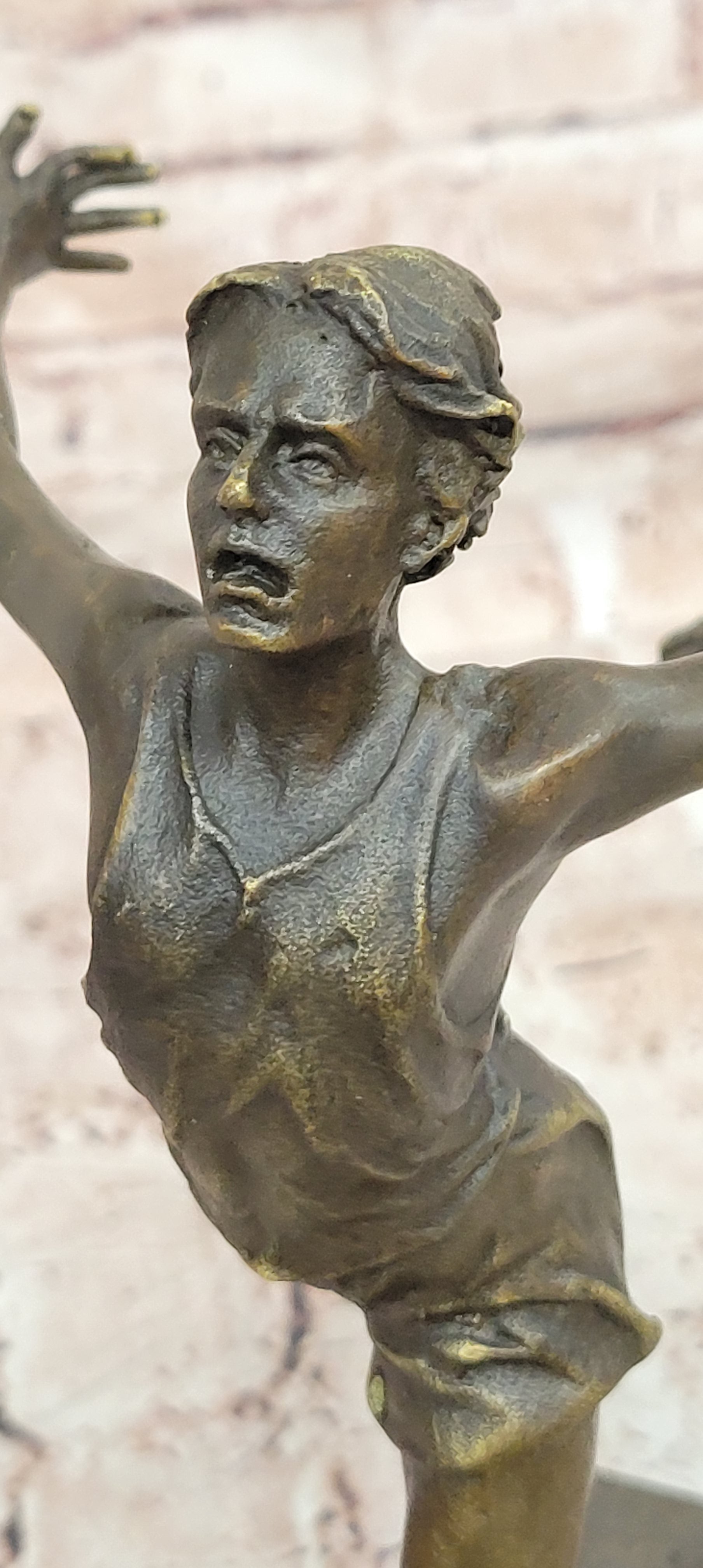 Bronze sculpture of a track and field runner in the starting Original by M.Lopez