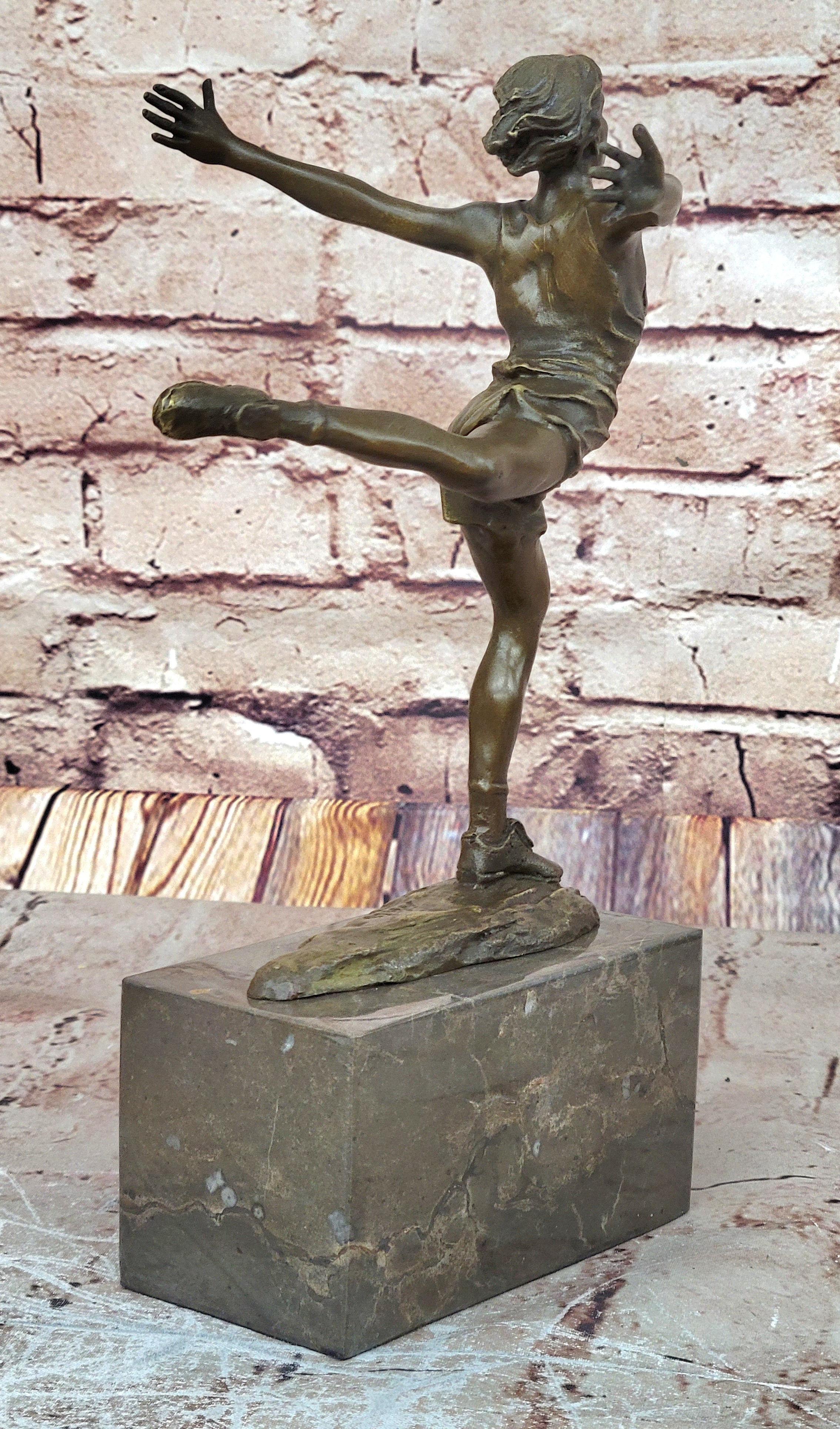 Bronze sculpture of a track and field runner in the starting Original by M.Lopez