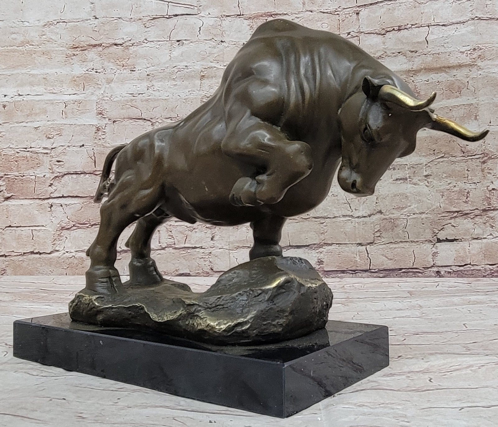Gorgeous Special Patina Stock Market Bull Natural Wooden Base Bronze Figurine NR