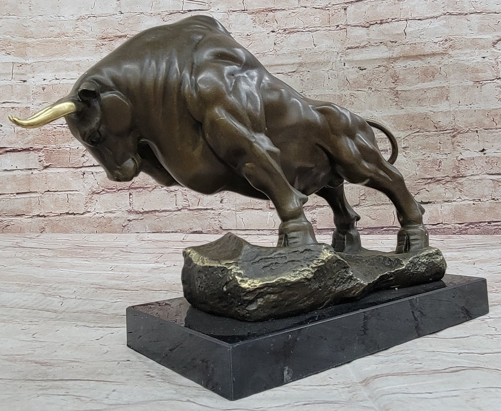 Gorgeous Special Patina Stock Market Bull Natural Wooden Base Bronze Figurine NR