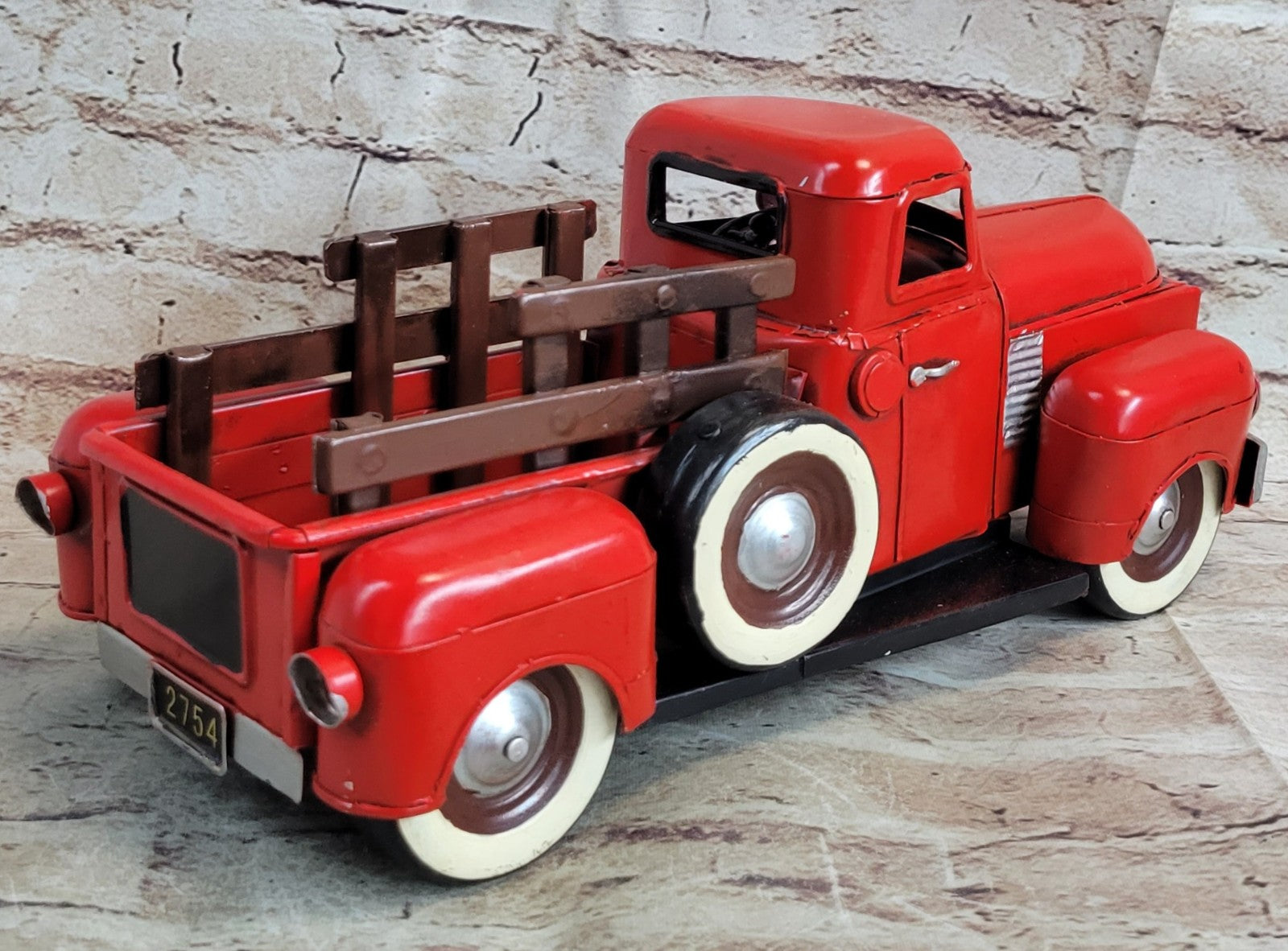 Red Color Retro Handmade Truck Metal Model Pickup Truck With Spare Tire Classic