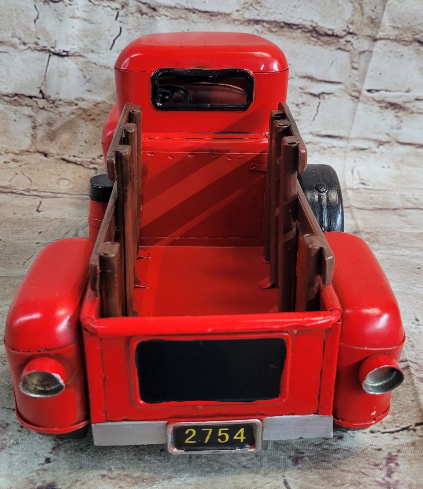 Red Color Retro Handmade Truck Metal Model Pickup Truck With Spare Tire Classic