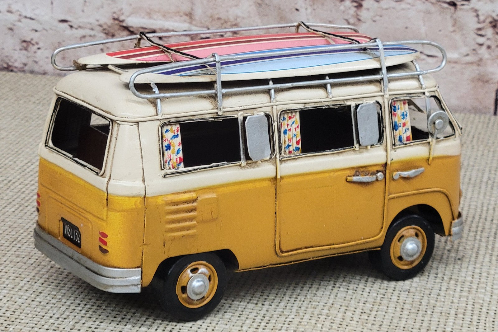 EUROPEAN FINERY VINTAGE METAL VW BUS MODEL W/SURFBOARDS 1:20-SCALE ARTWORK STATUE