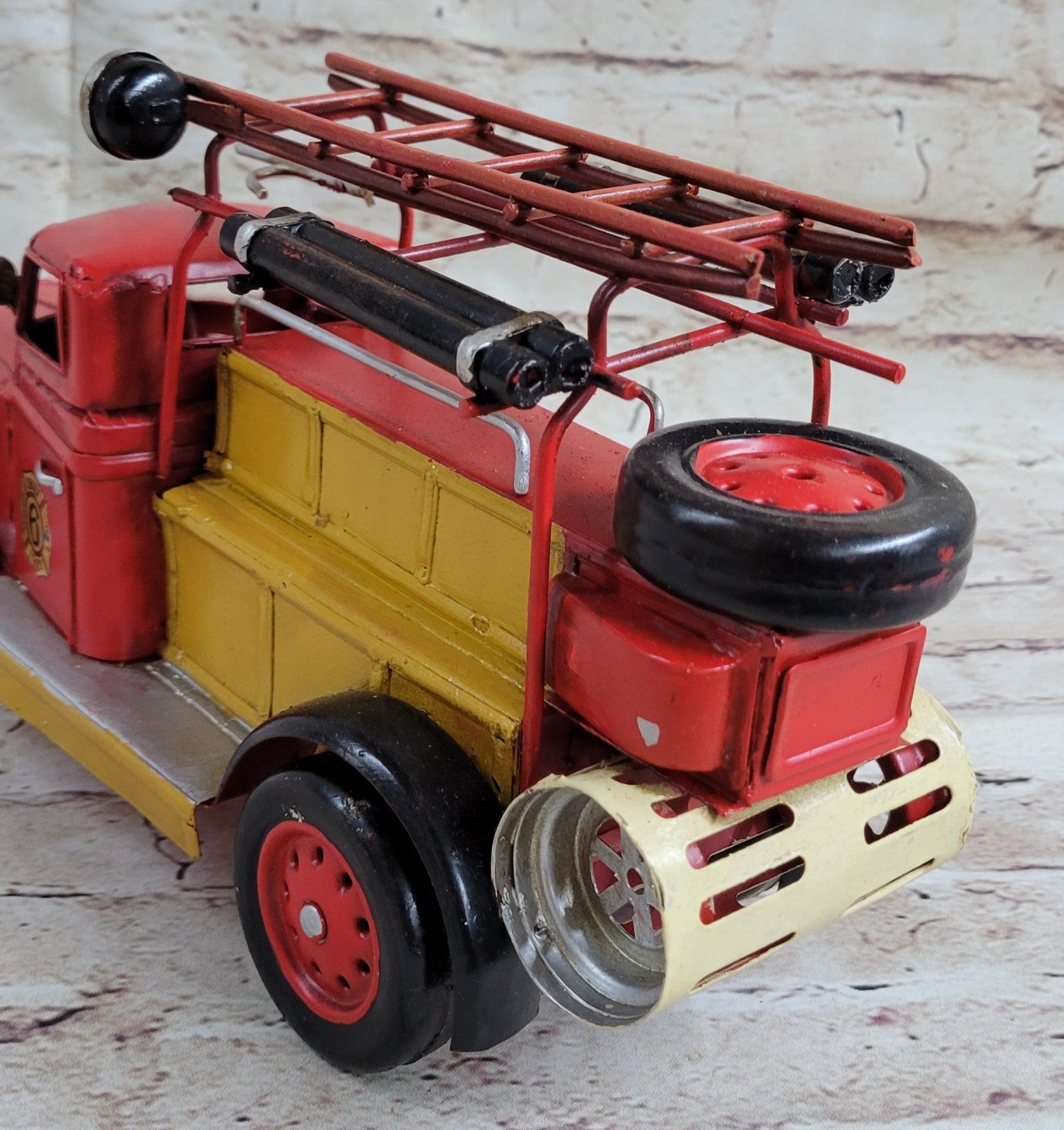 Chief Fire truck Metal Crafts for Home/Pub/Cafe Decoration Or Gift Decor