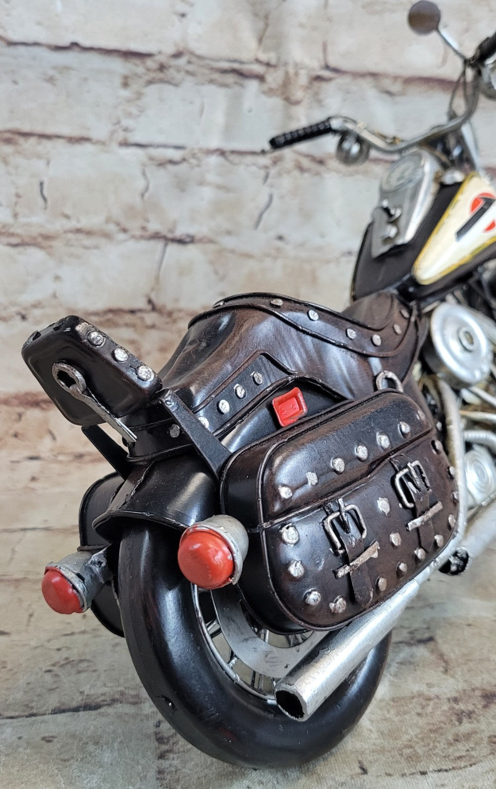 1: 8 Scale Retro Tinplate 1979 Harley Davidson Motorcycle