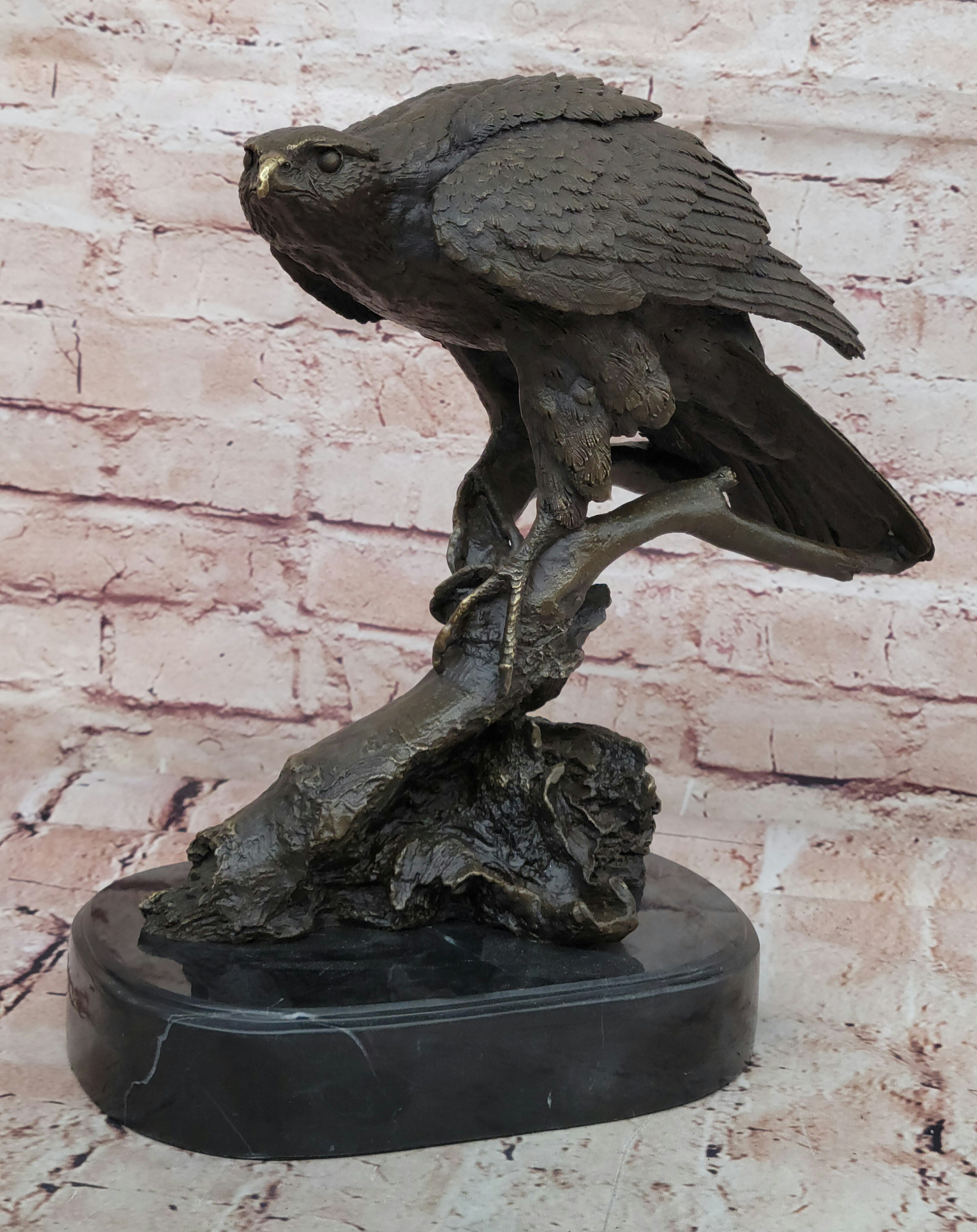 Parched Sitting Eagle Home Garden Decoration Bronze Sculpture on Marble Base