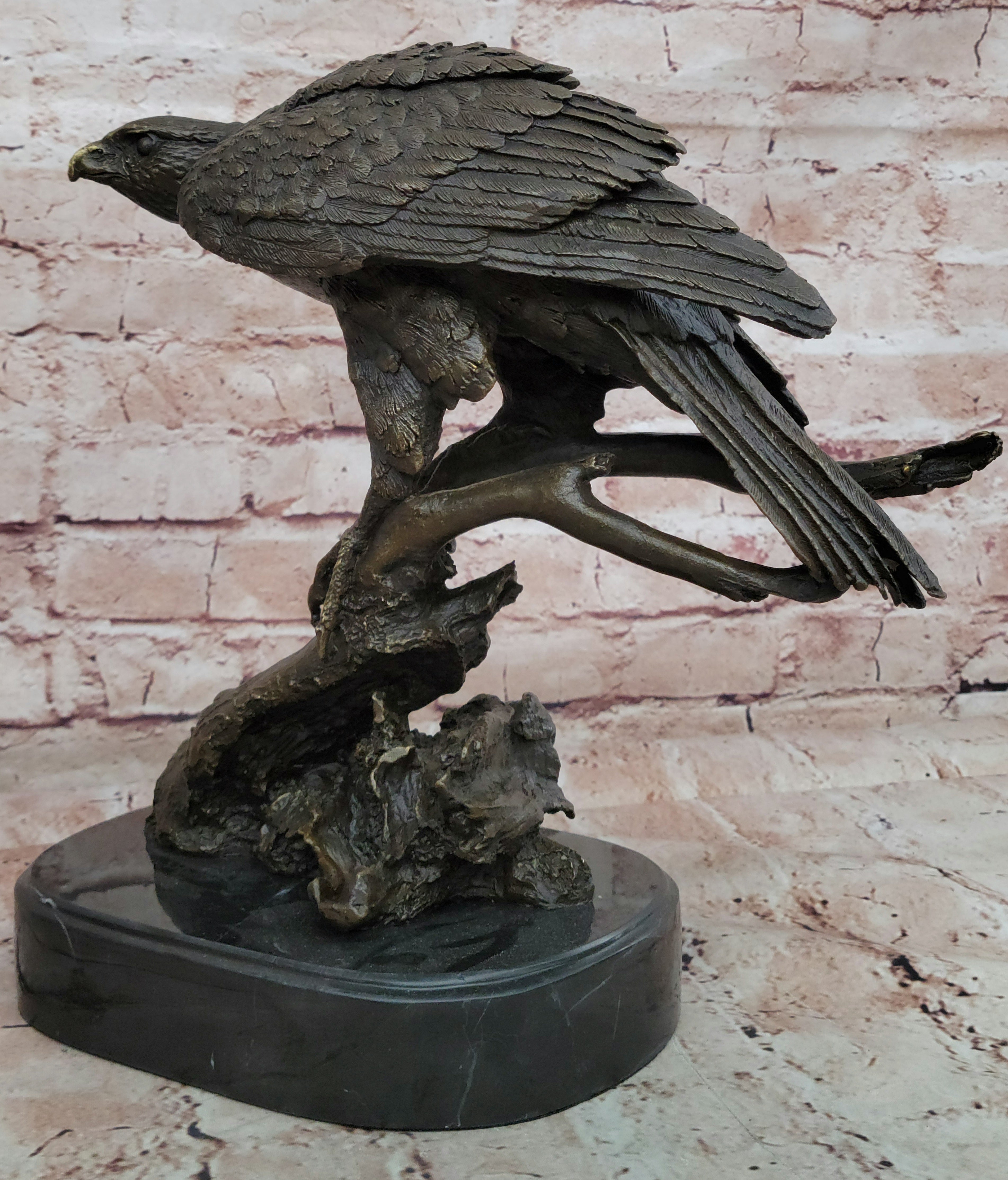 Parched Sitting Eagle Home Garden Decoration Bronze Sculpture on Marble Base