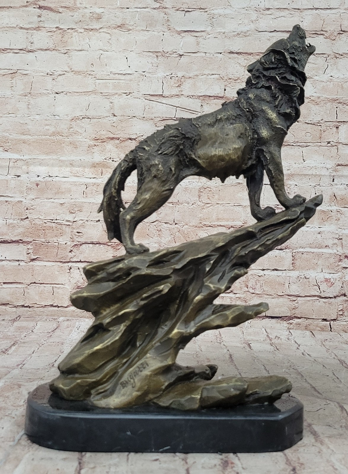 Hot Cast Bronze Wildlife Statue: Howling Wolf at Moon - Handcrafted by Bugatti