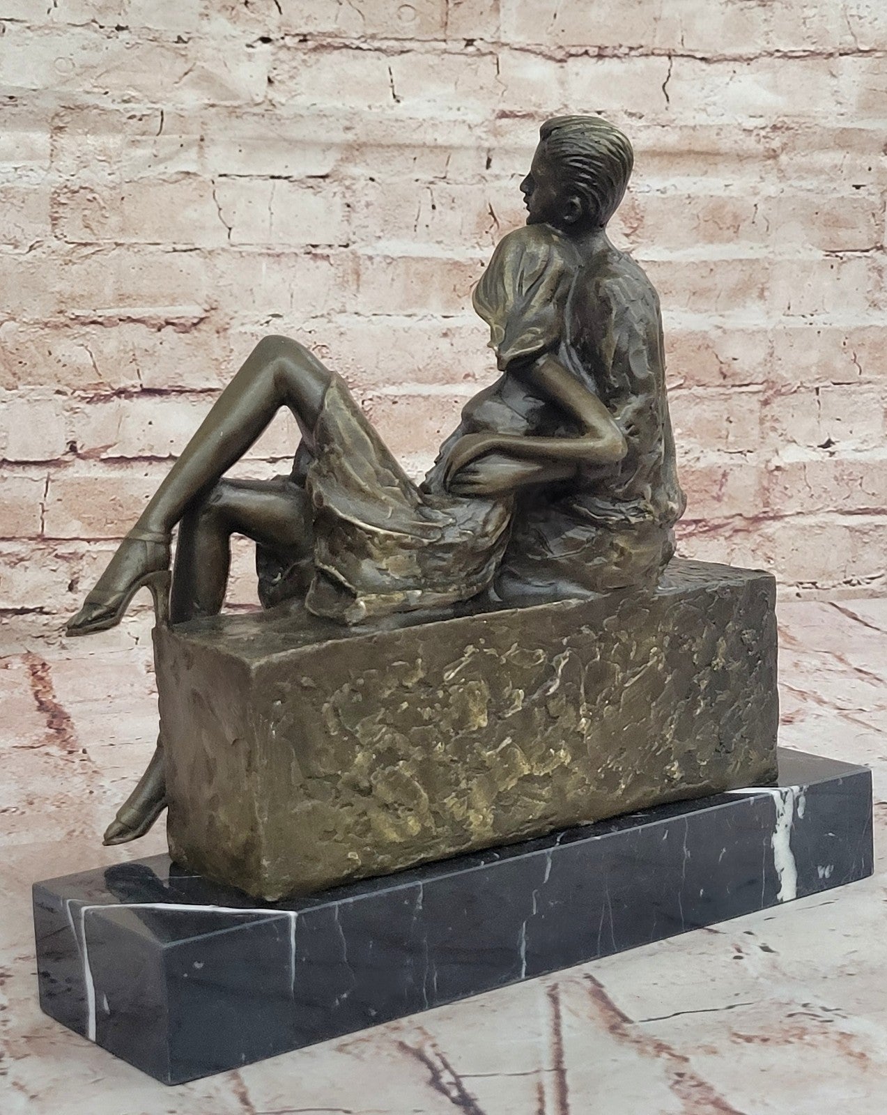 Handcrafted Detailed European Made Gorgeous Couple Bronze Sculpture Marble Decor