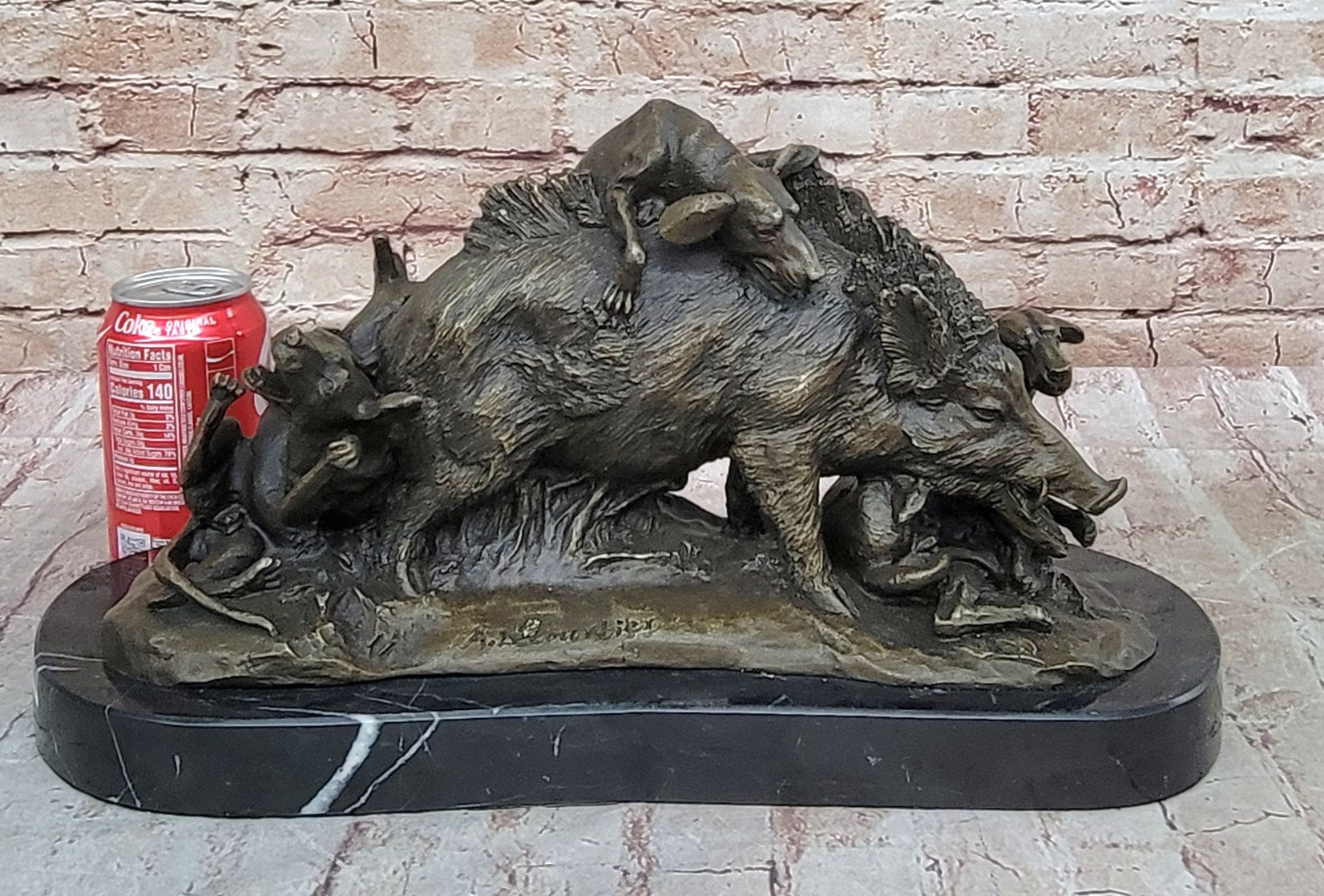 Handcrafted Museum Quality Artwork Hot Cast Wild pig and Dogs Bronze Statue