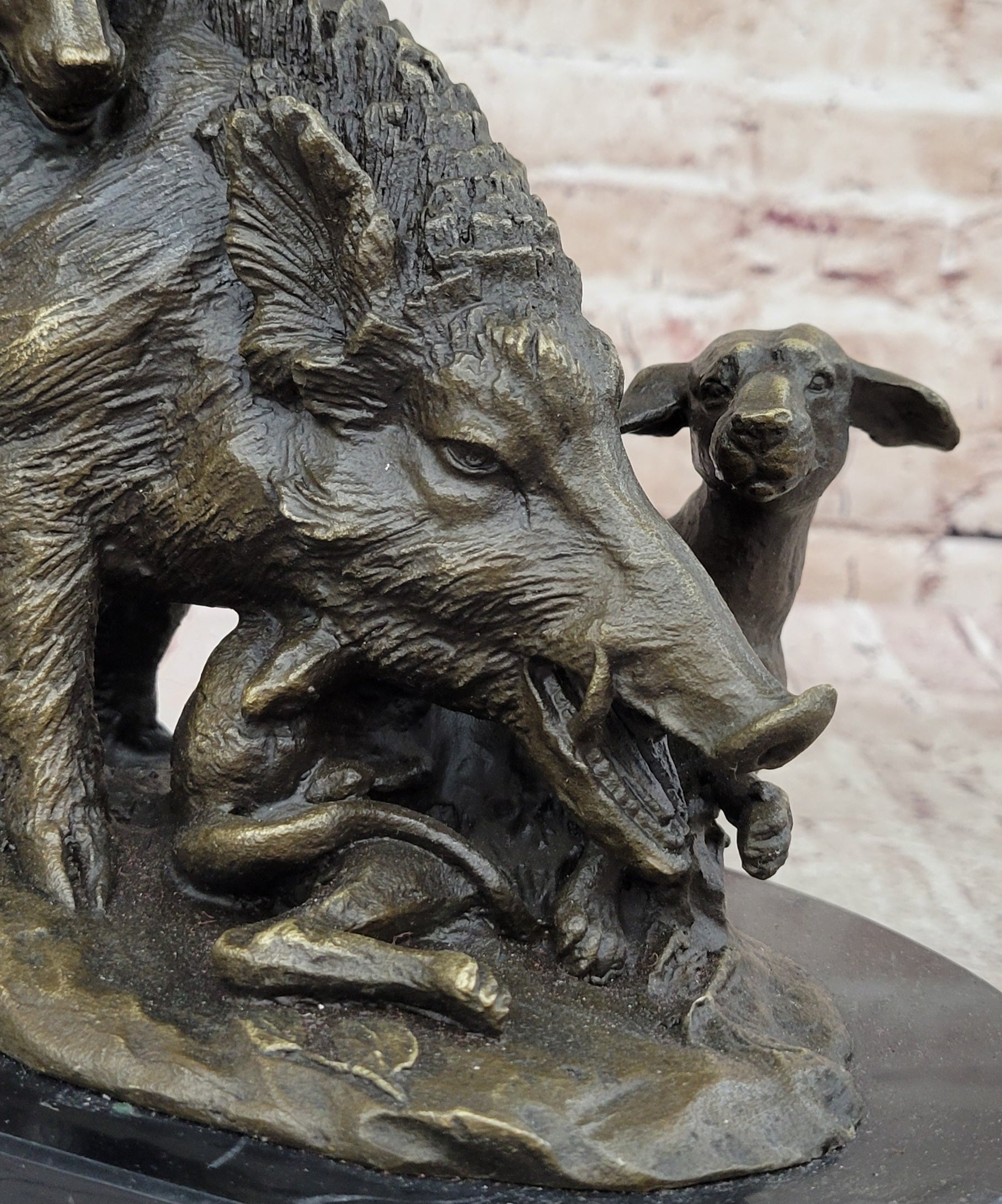 Handcrafted Museum Quality Artwork Hot Cast Wild pig and Dogs Bronze Statue