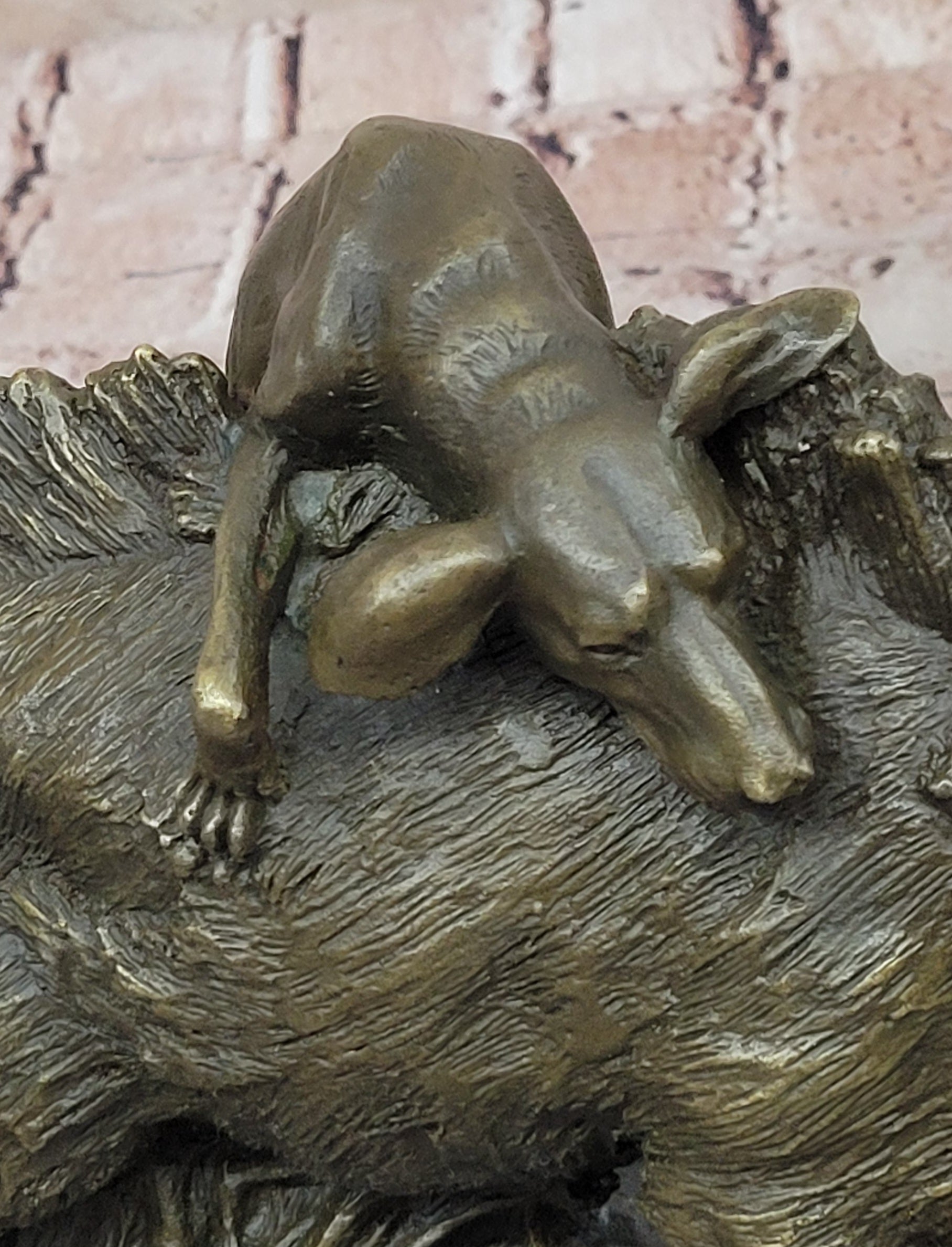 Handcrafted Museum Quality Artwork Hot Cast Wild pig and Dogs Bronze Statue