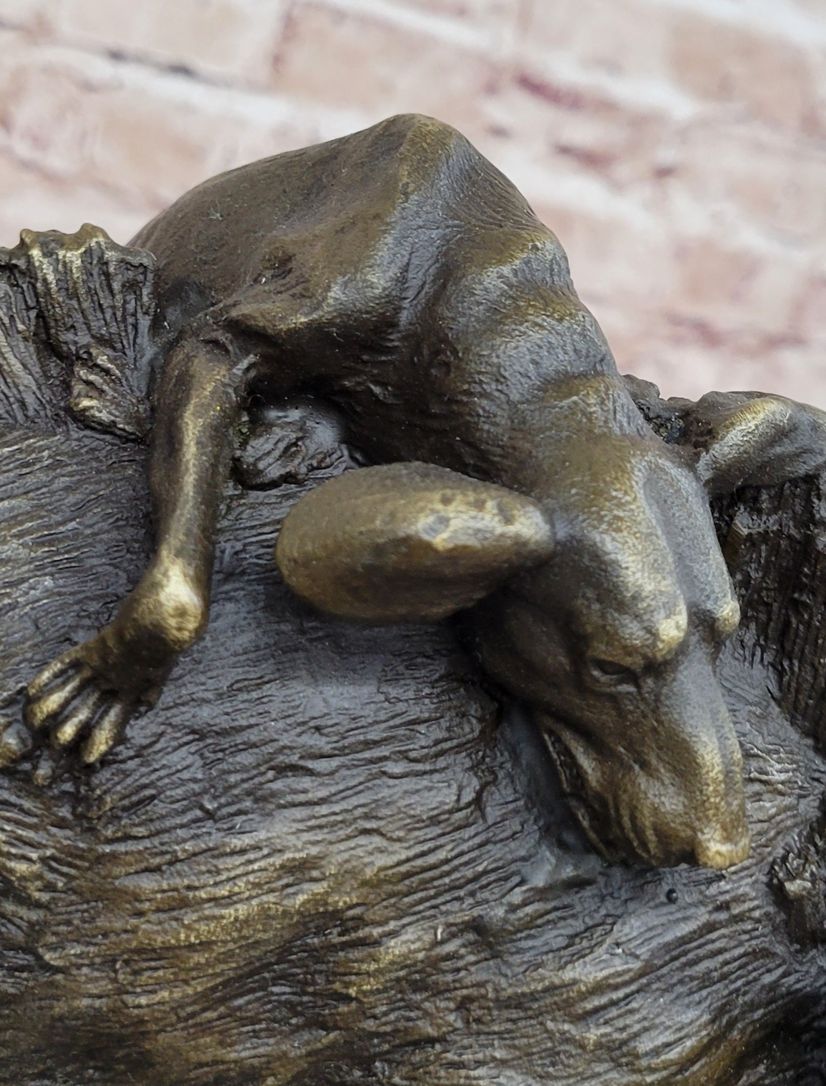 Handcrafted Museum Quality Artwork Hot Cast Wild pig and Dogs Bronze Statue