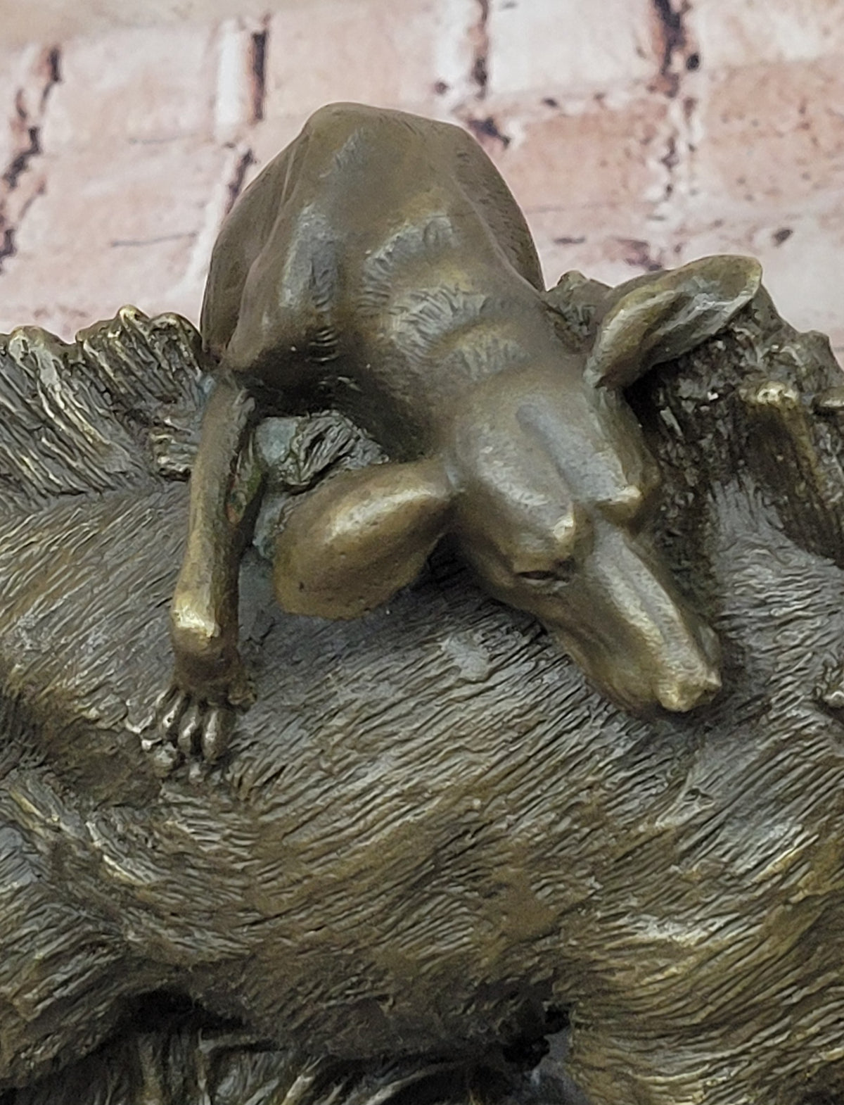 Handcrafted Museum Quality Artwork Hot Cast Wild pig and Dogs Bronze Statue