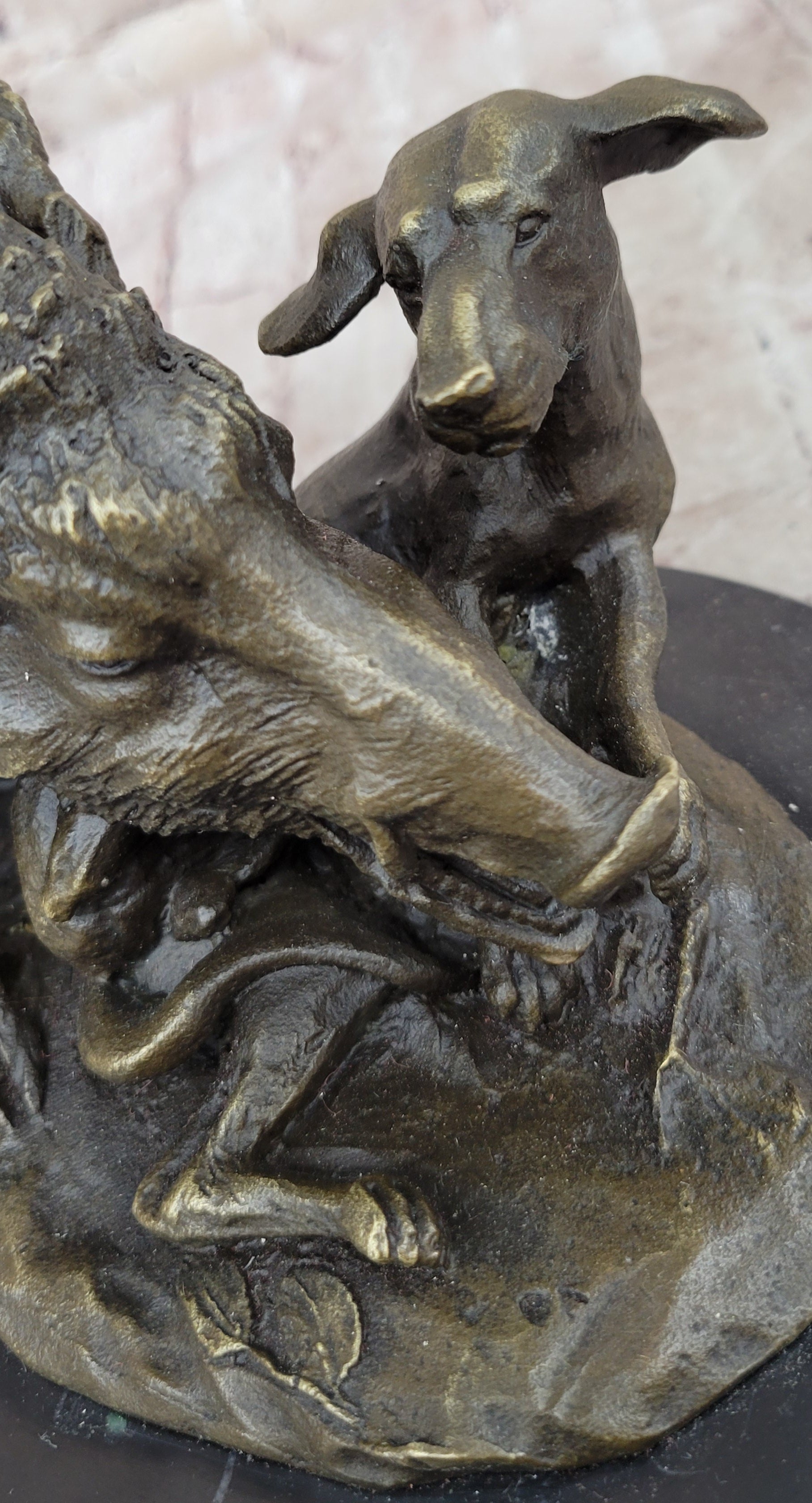 Handcrafted Museum Quality Artwork Hot Cast Wild pig and Dogs Bronze Statue