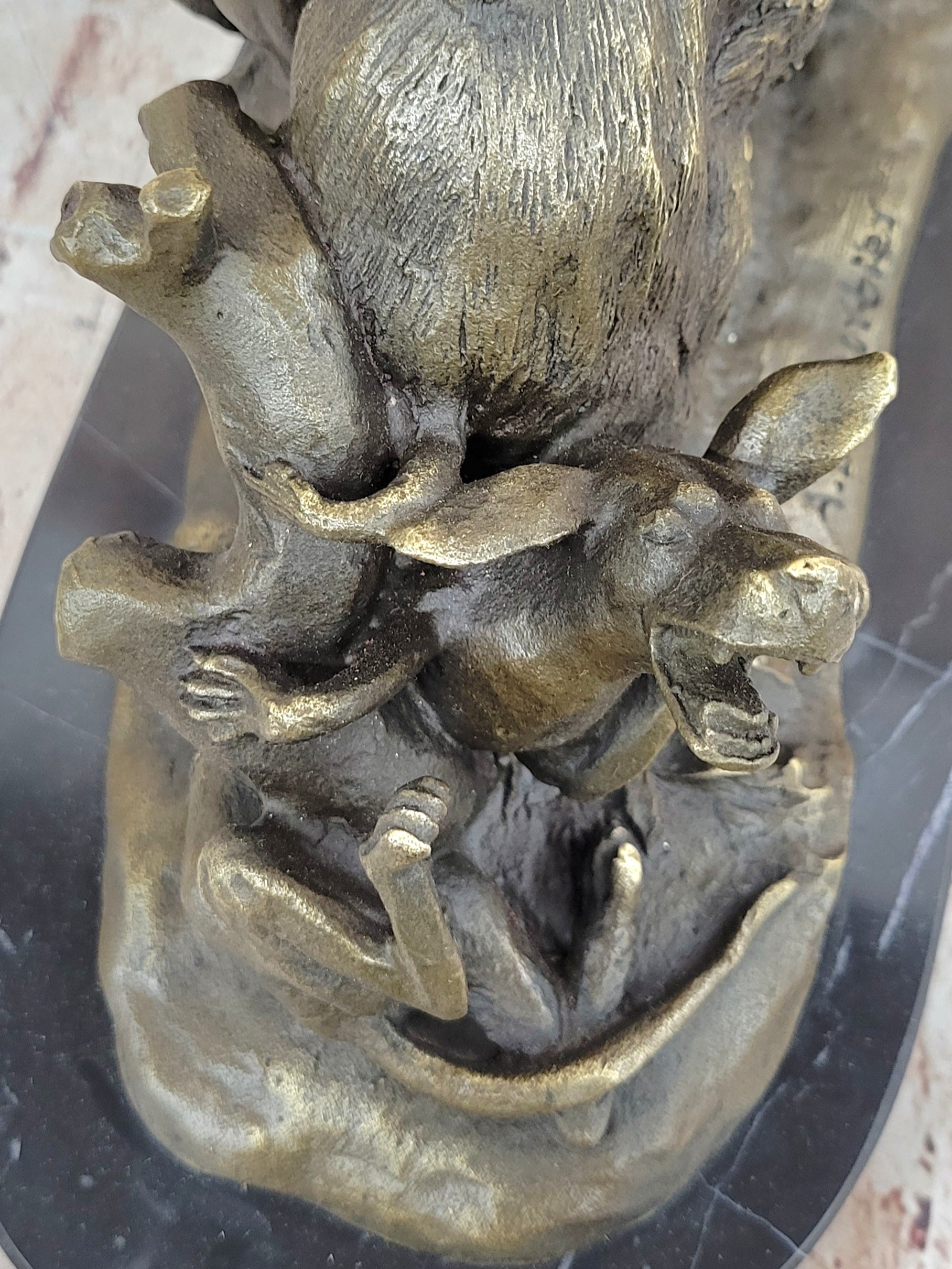 Handcrafted Museum Quality Artwork Hot Cast Wild pig and Dogs Bronze Statue
