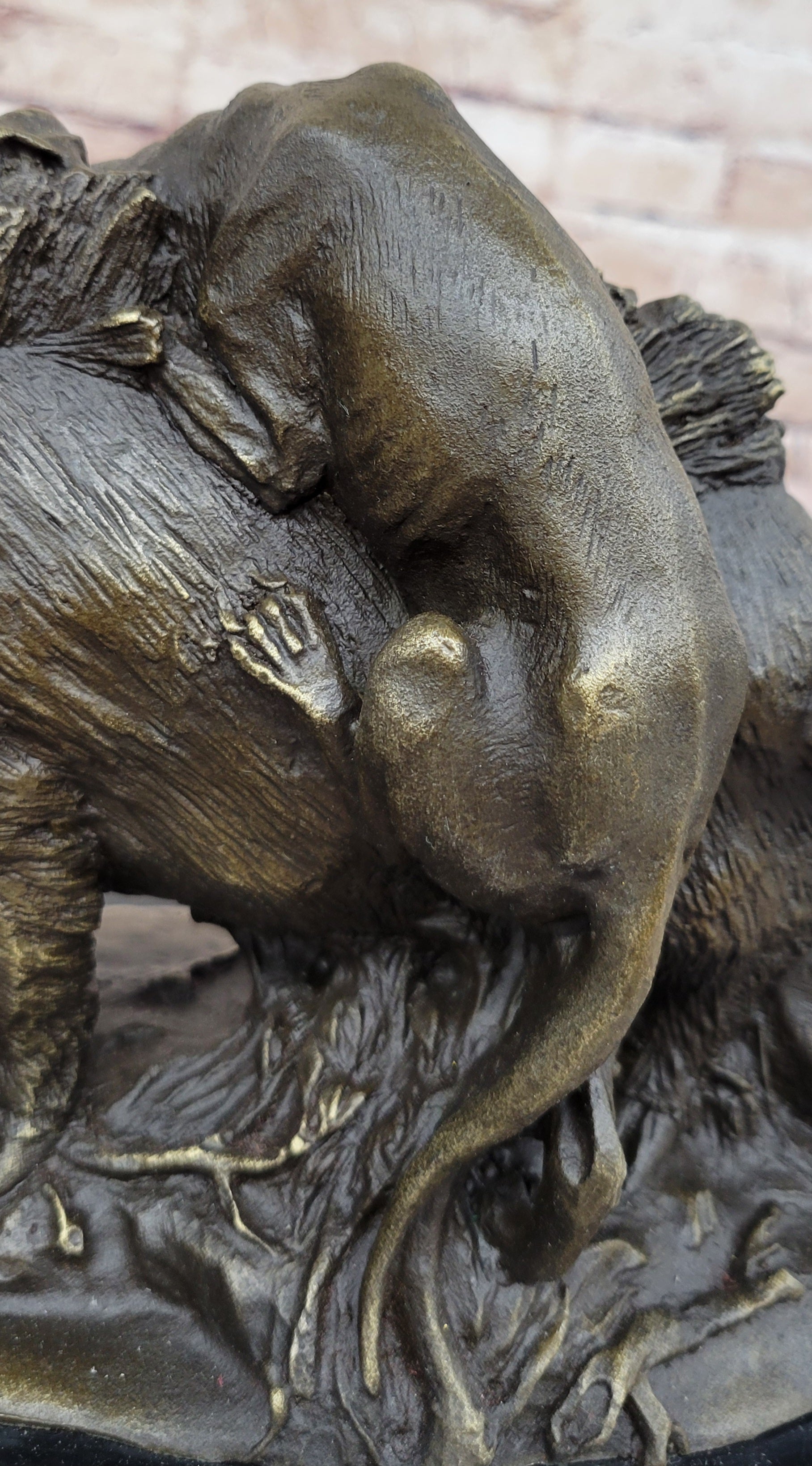 Handcrafted Museum Quality Artwork Hot Cast Wild pig and Dogs Bronze Statue