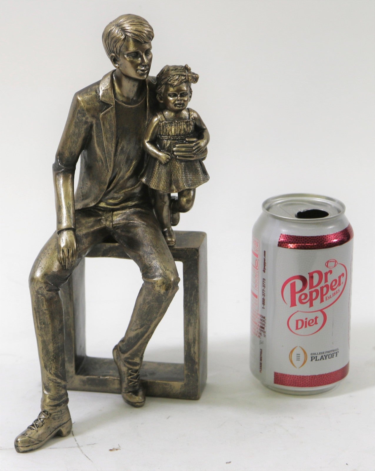 BRONZED THE LOVE BETWEEN A FATHER AND HIS DAUGHTER IS FOREVER HOME OFFICE DECORATION