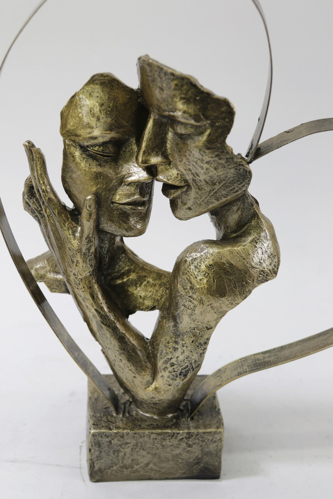 Bronze Couple statue in romantic Love Circle Cold Cast Sculpture Figurine